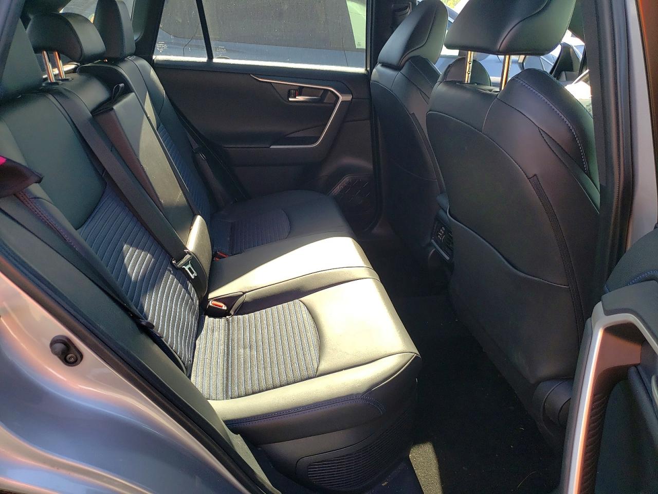 2024 Toyota Rav4 Xse Серебряный vin: JTME6RFV5RD569184