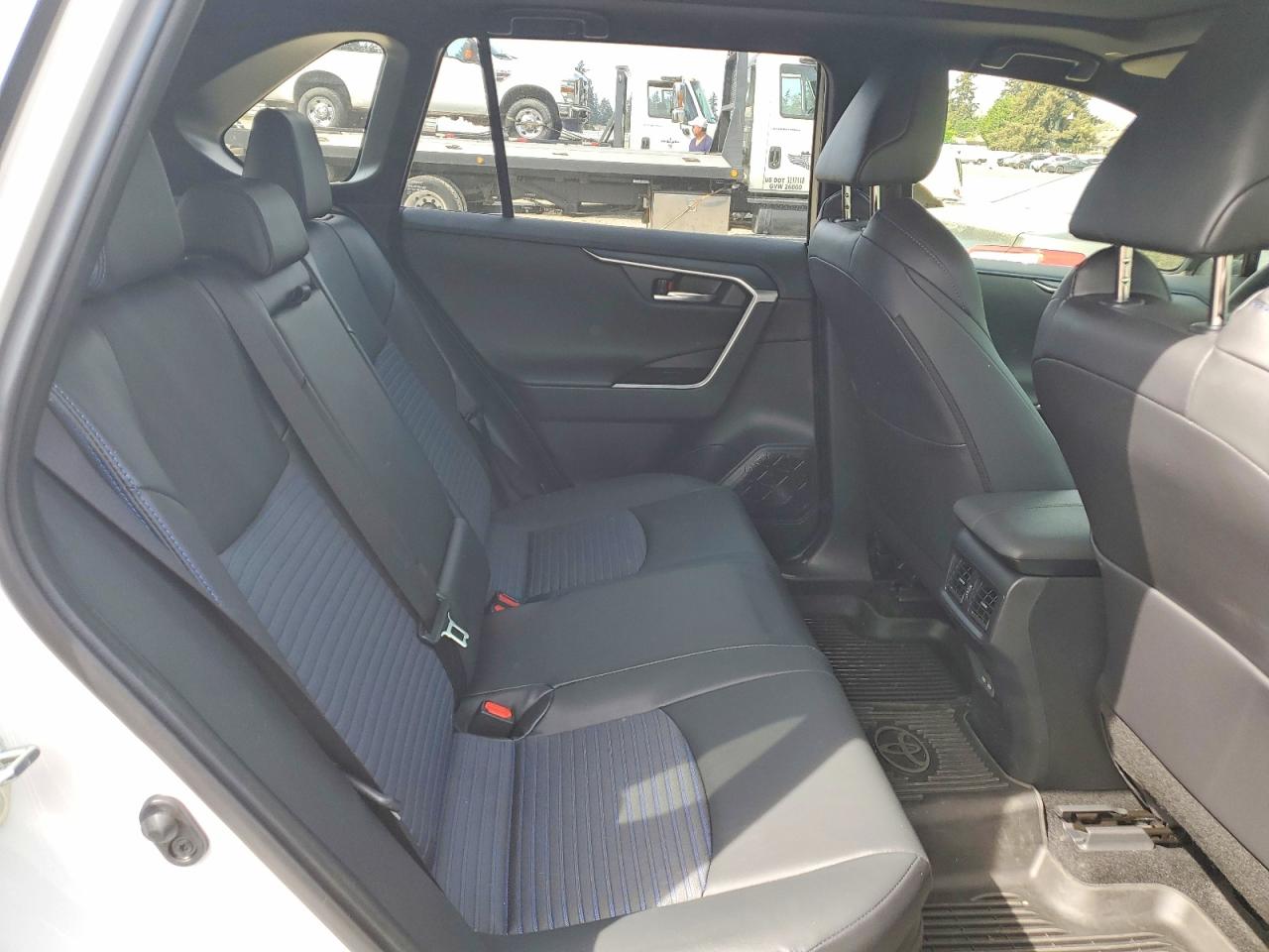 2024 Toyota Rav4 Xse White vin: JTME6RFVXRD558200