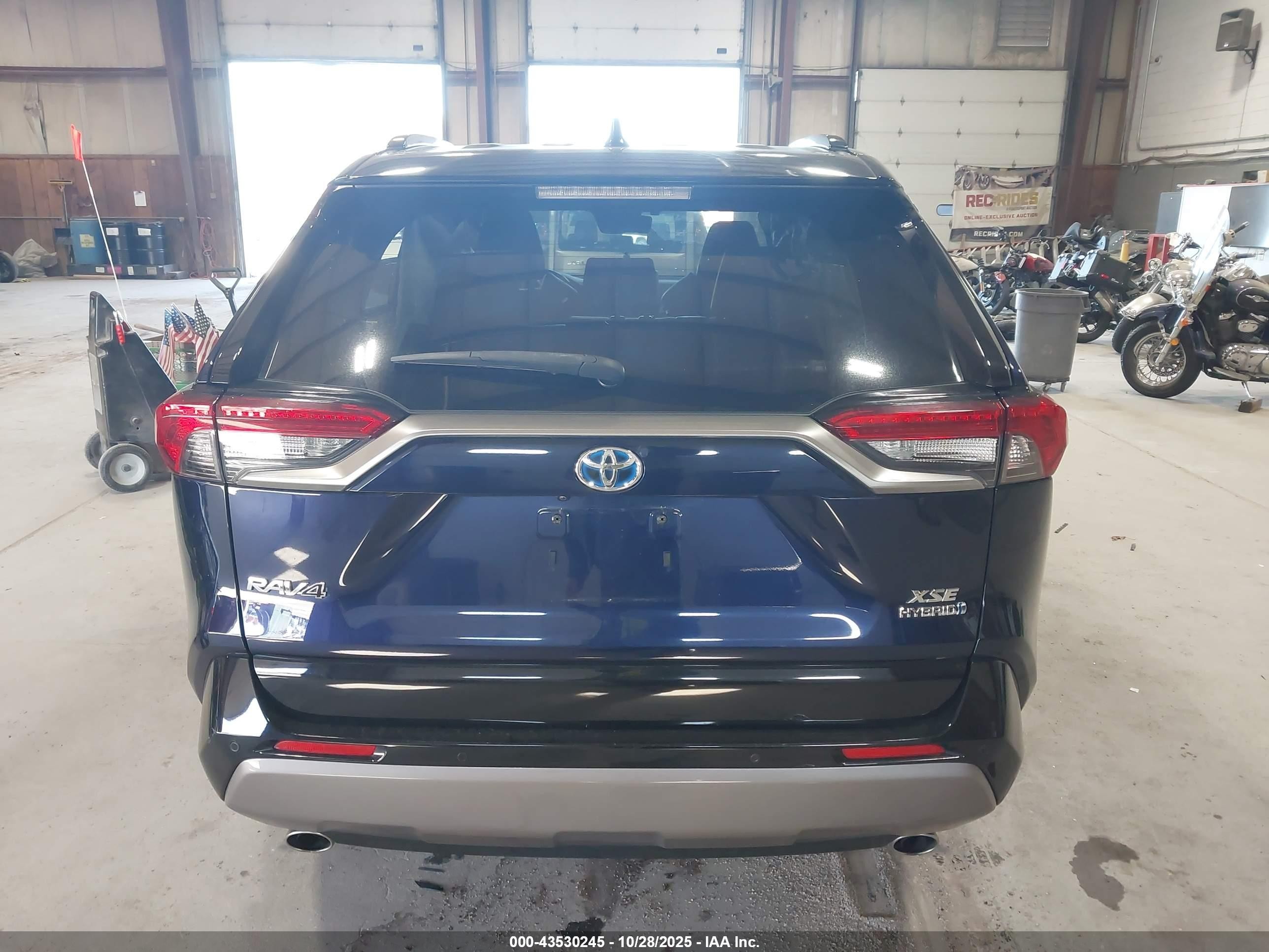 2019 Toyota Rav4 Hybrid Xse Blue vin: JTMEWRFV1KJ013364