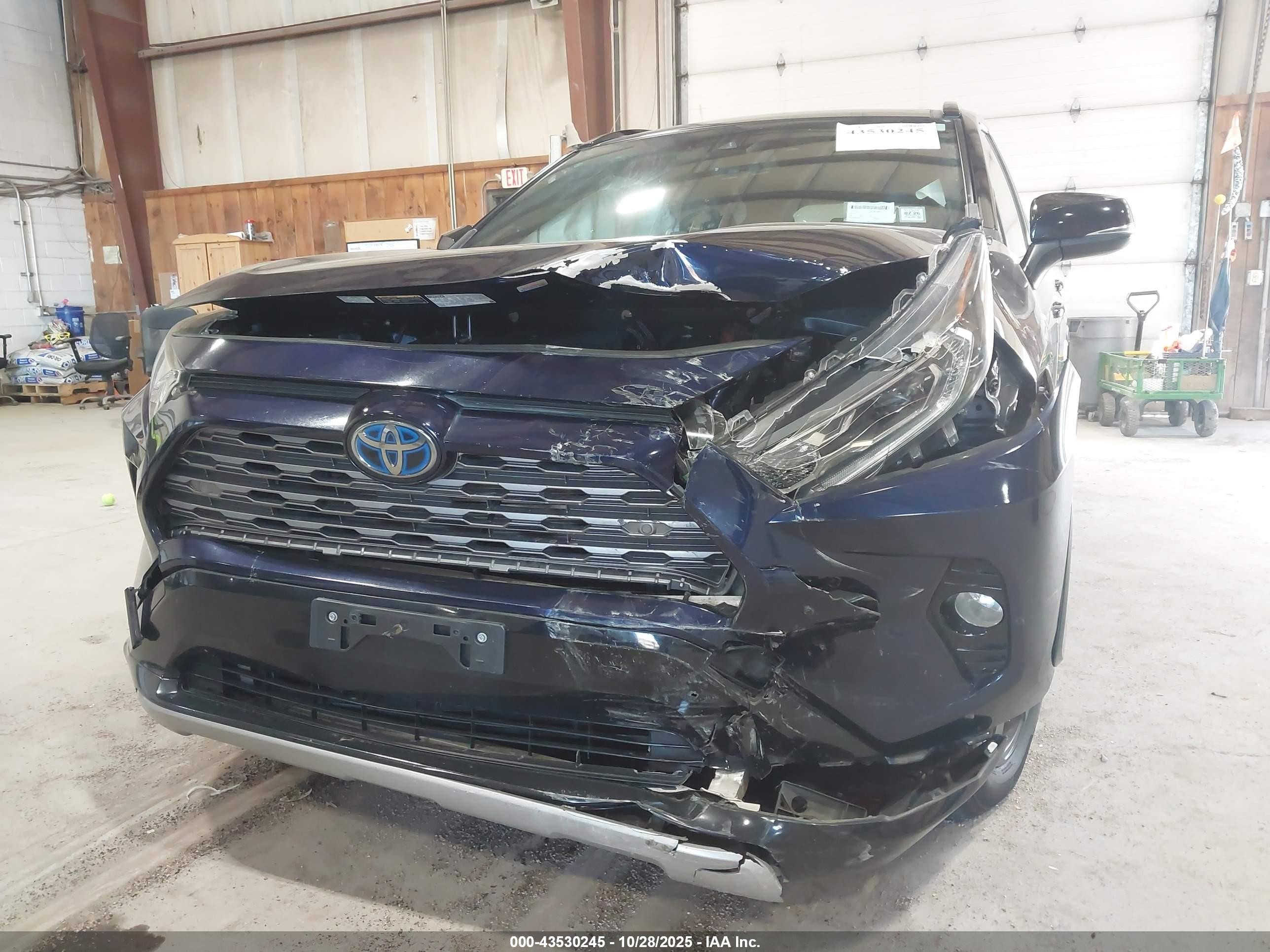 2019 Toyota Rav4 Hybrid Xse Blue vin: JTMEWRFV1KJ013364