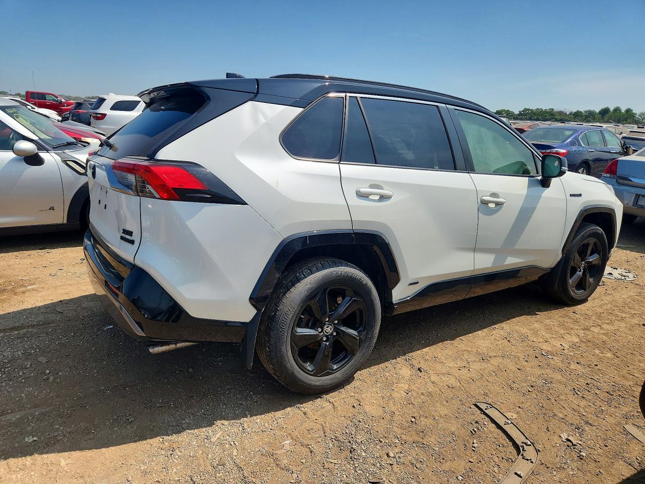 2020 Toyota Rav4 Xse White vin: JTMEWRFV2LJ049498
