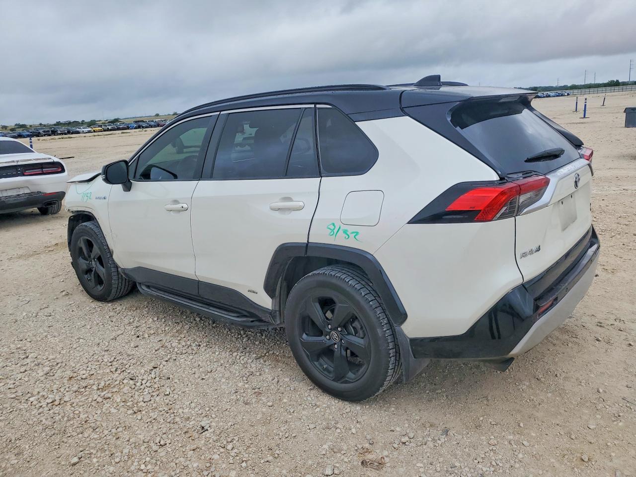 2019 Toyota Rav4 Xse White vin: JTMEWRFV4KD517521