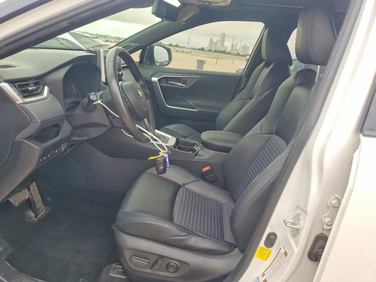 2019 Toyota Rav4 Xse White vin: JTMEWRFV4KD517521
