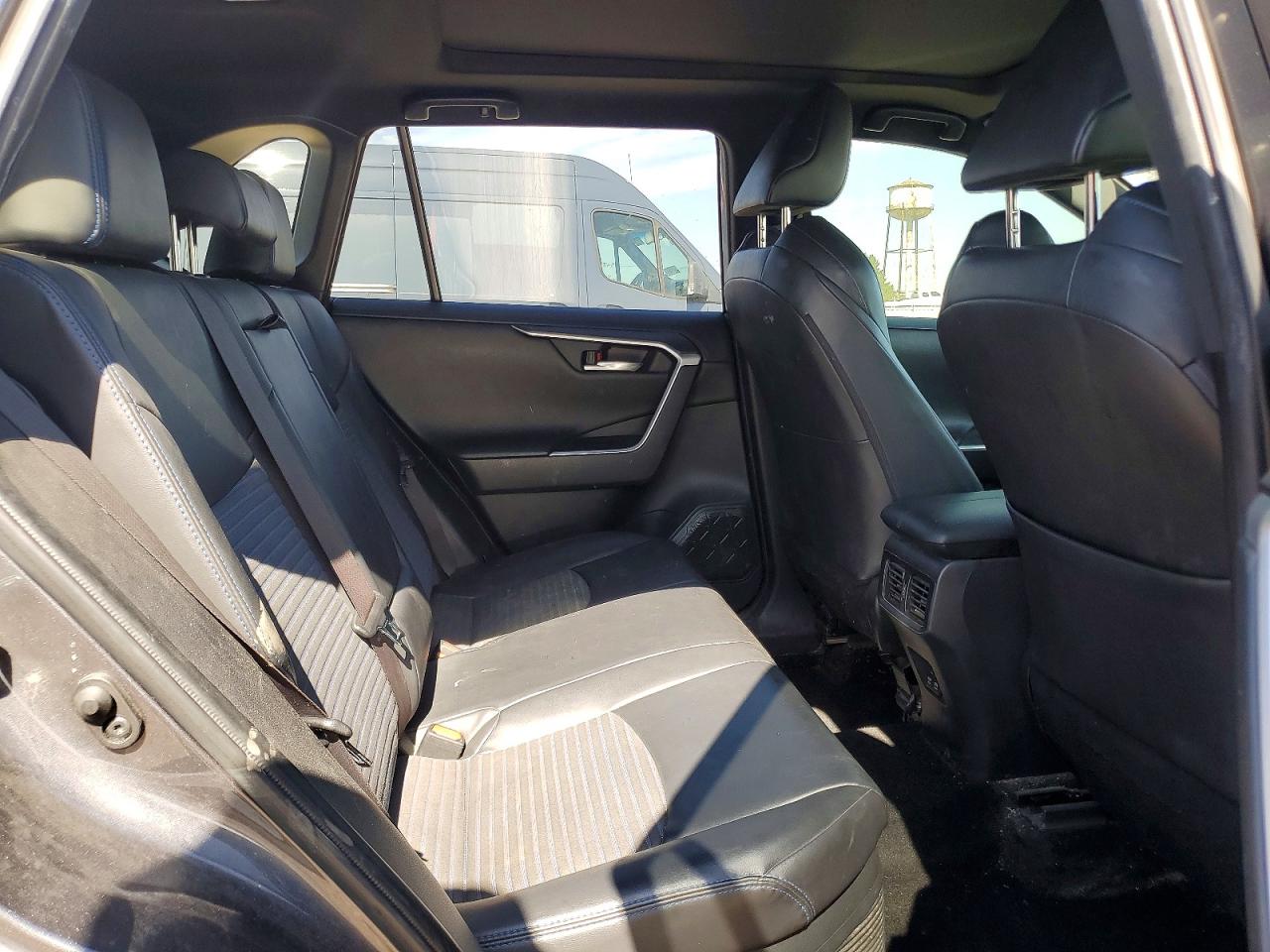 2019 Toyota Rav4 Xse Gray vin: JTMEWRFV5KJ010581