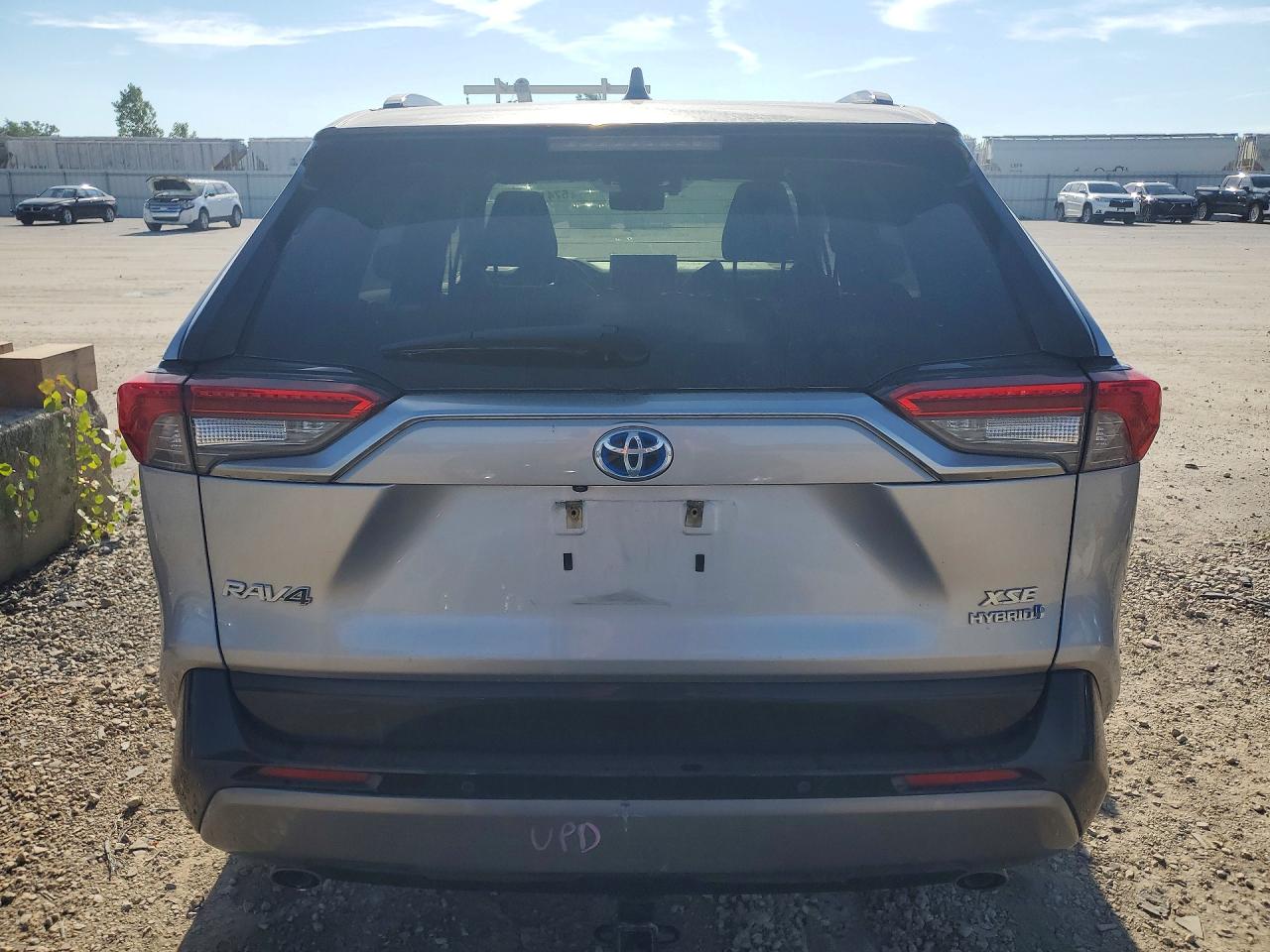 2019 Toyota Rav4 Xse Silver vin: JTMEWRFV6KJ010122