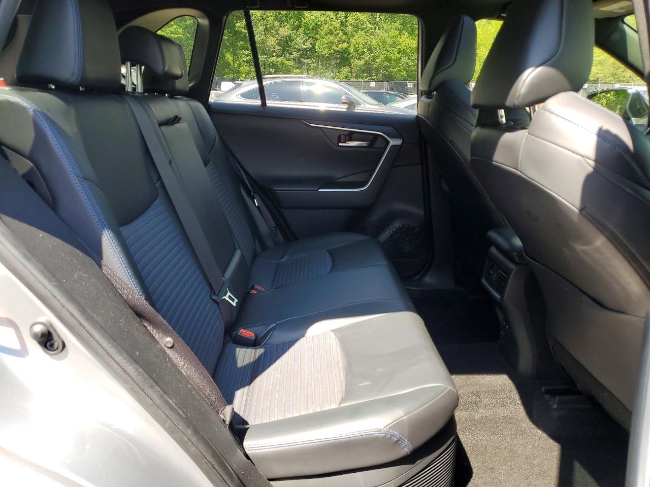 2020 Toyota Rav4 Xse Silver vin: JTMEWRFV6LJ029514