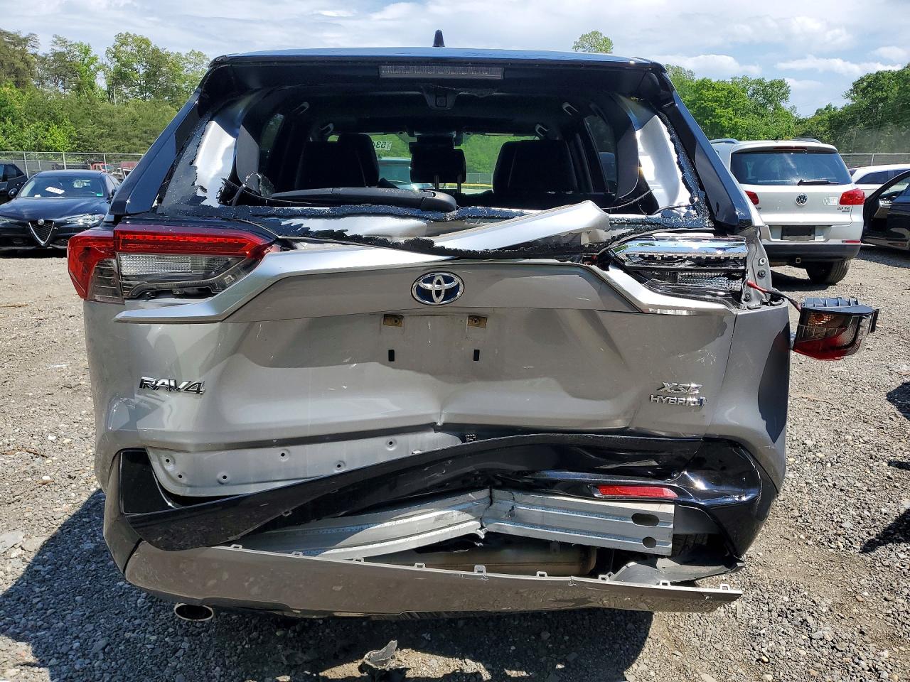 2020 Toyota Rav4 Xse Silver vin: JTMEWRFV6LJ029514
