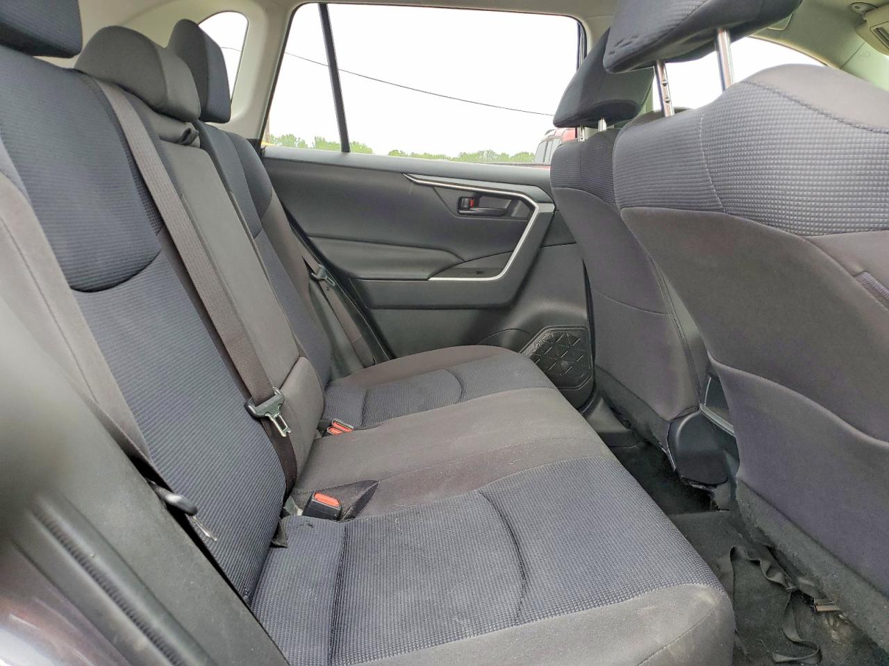 2020 Toyota Rav4 Le Gray vin: JTMF1RFV2LD067758