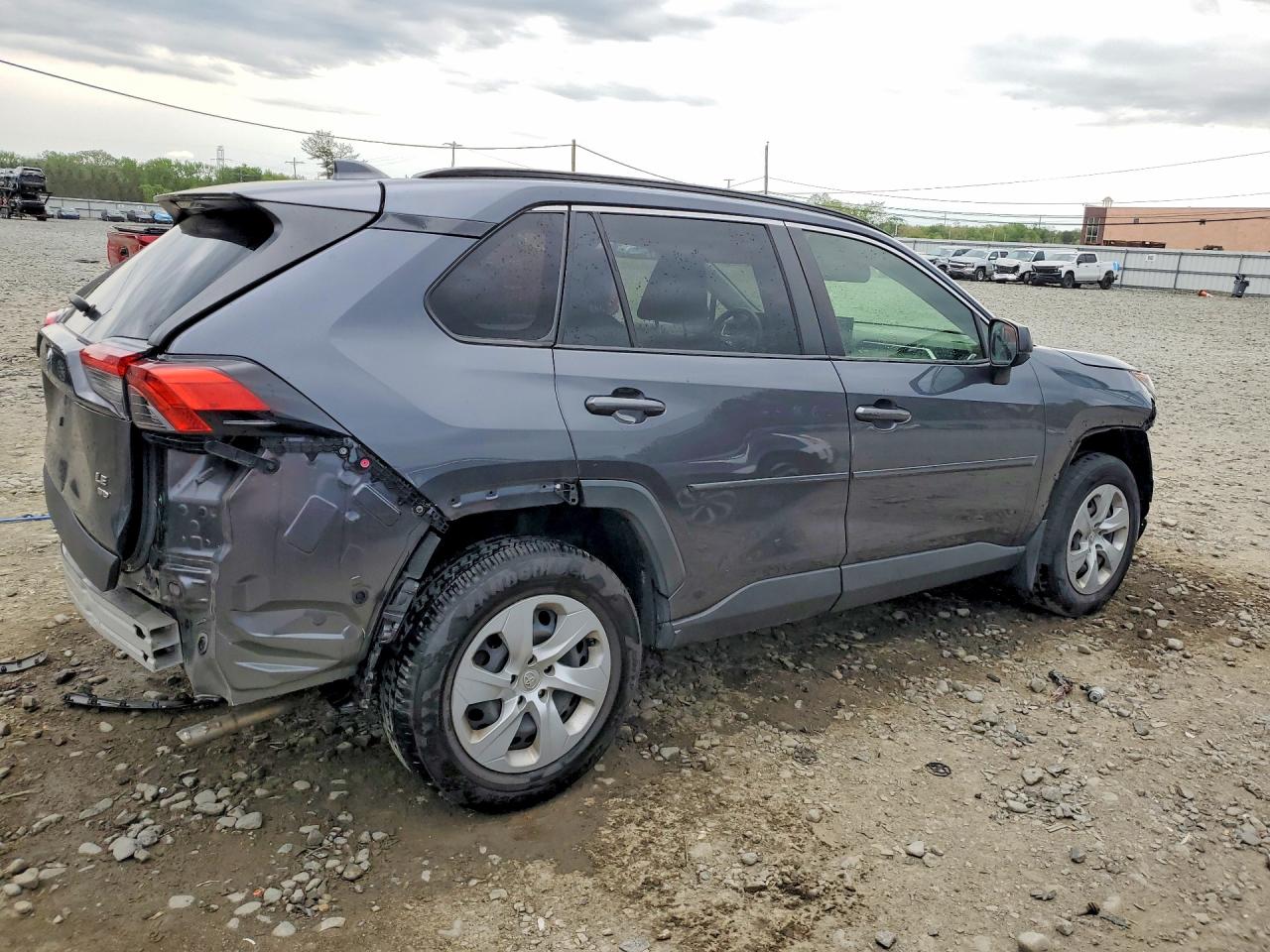 2020 Toyota Rav4 Le Gray vin: JTMF1RFV2LD067758