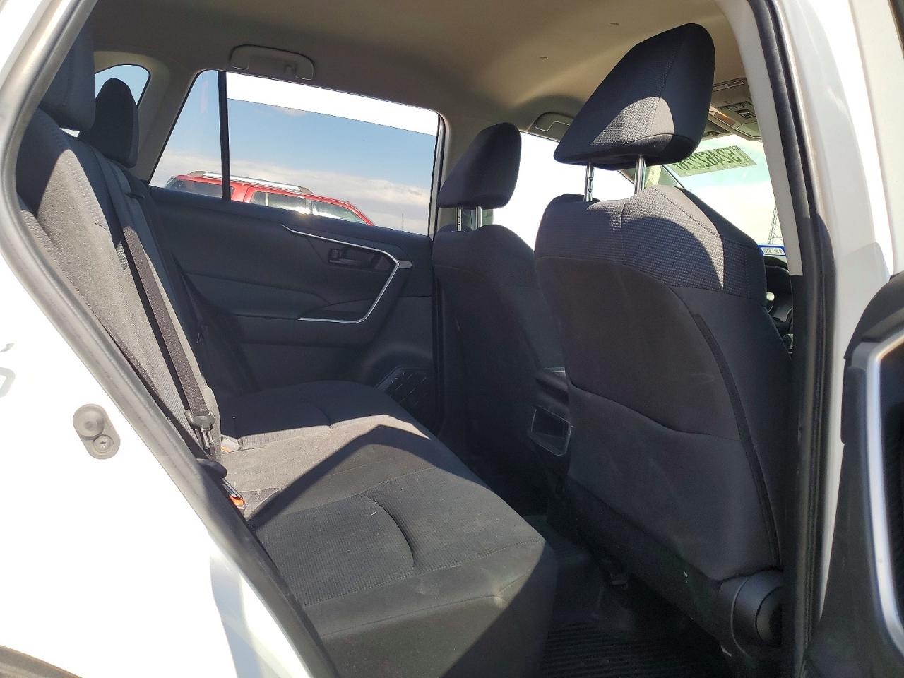 2020 Toyota Rav4 Le White vin: JTMF1RFV5LD048461