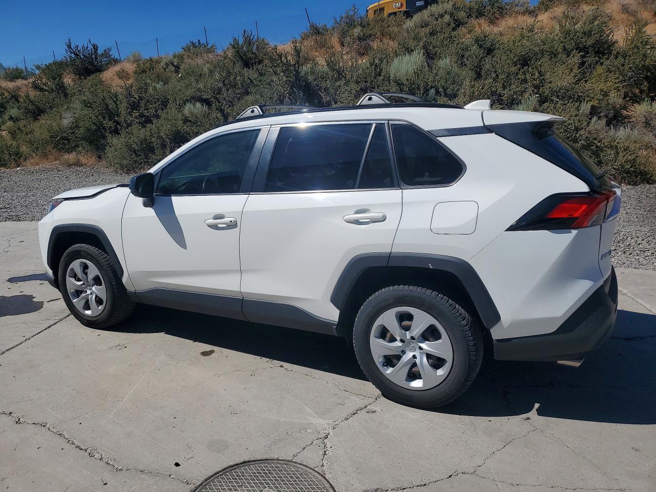 2019 Toyota Rav4 Le White vin: JTMF1RFVXKJ020333