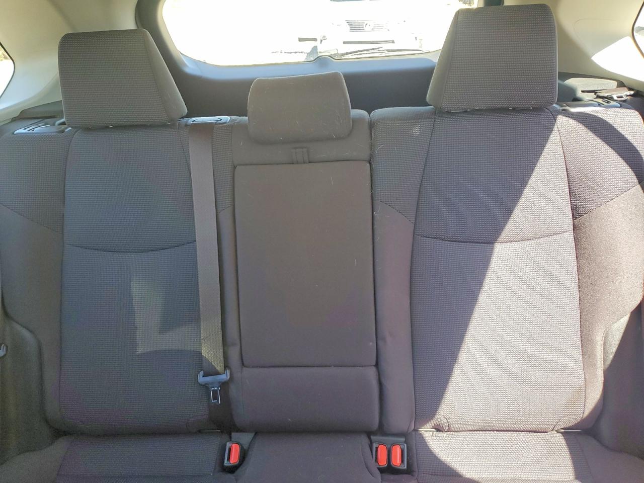 2019 Toyota Rav4 Le White vin: JTMF1RFVXKJ020333