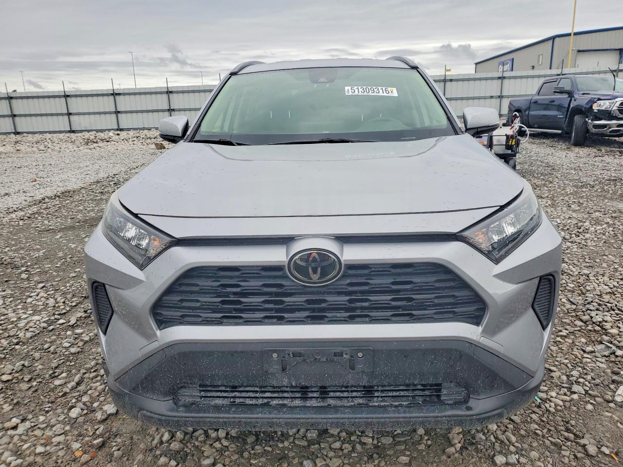 2019 Toyota Rav4 Le Silver vin: JTMG1RFVXKD015538