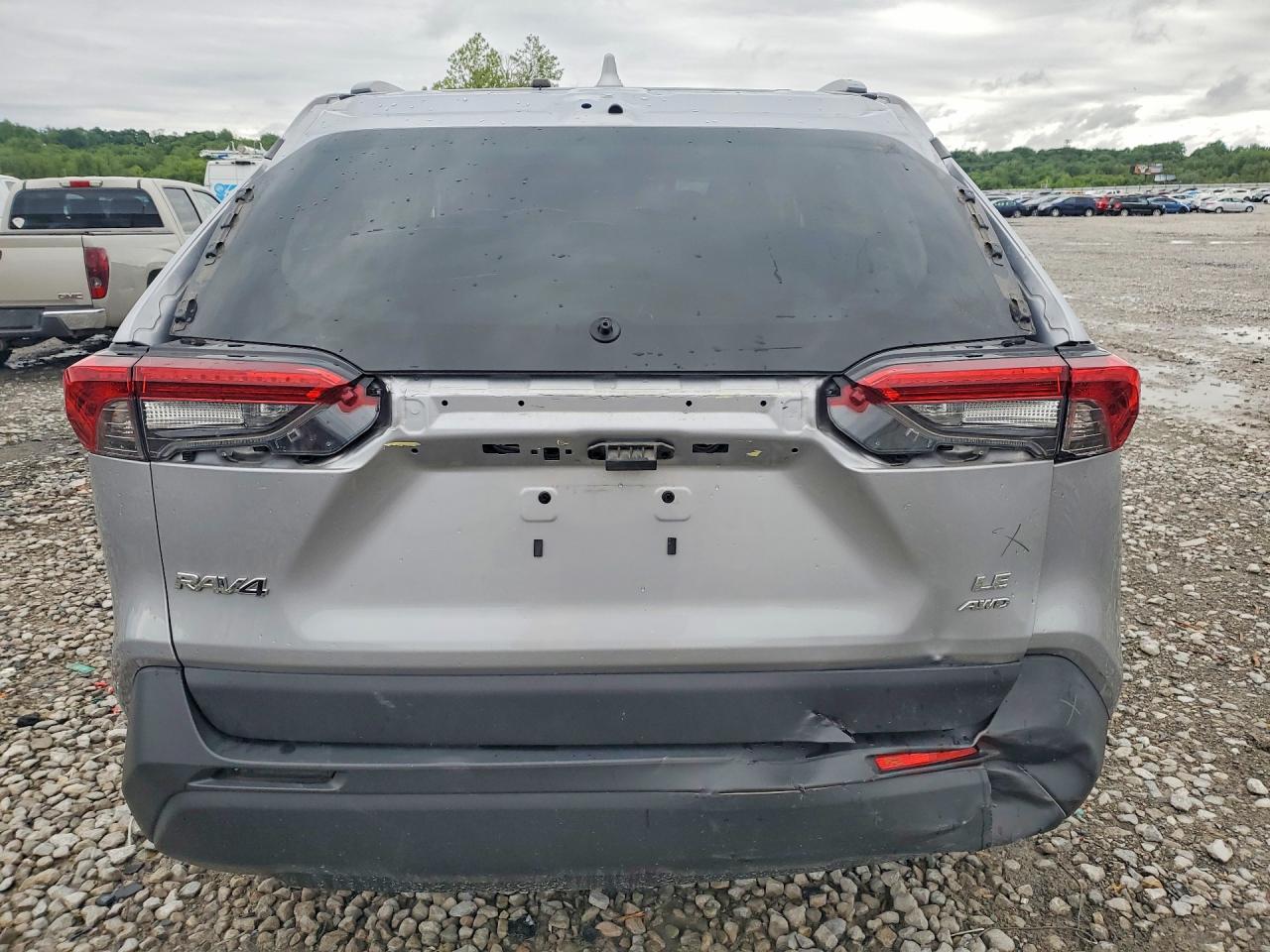 2019 Toyota Rav4 Le Silver vin: JTMG1RFVXKD015538