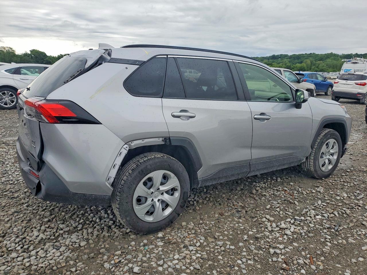 2019 Toyota Rav4 Le Silver vin: JTMG1RFVXKD015538