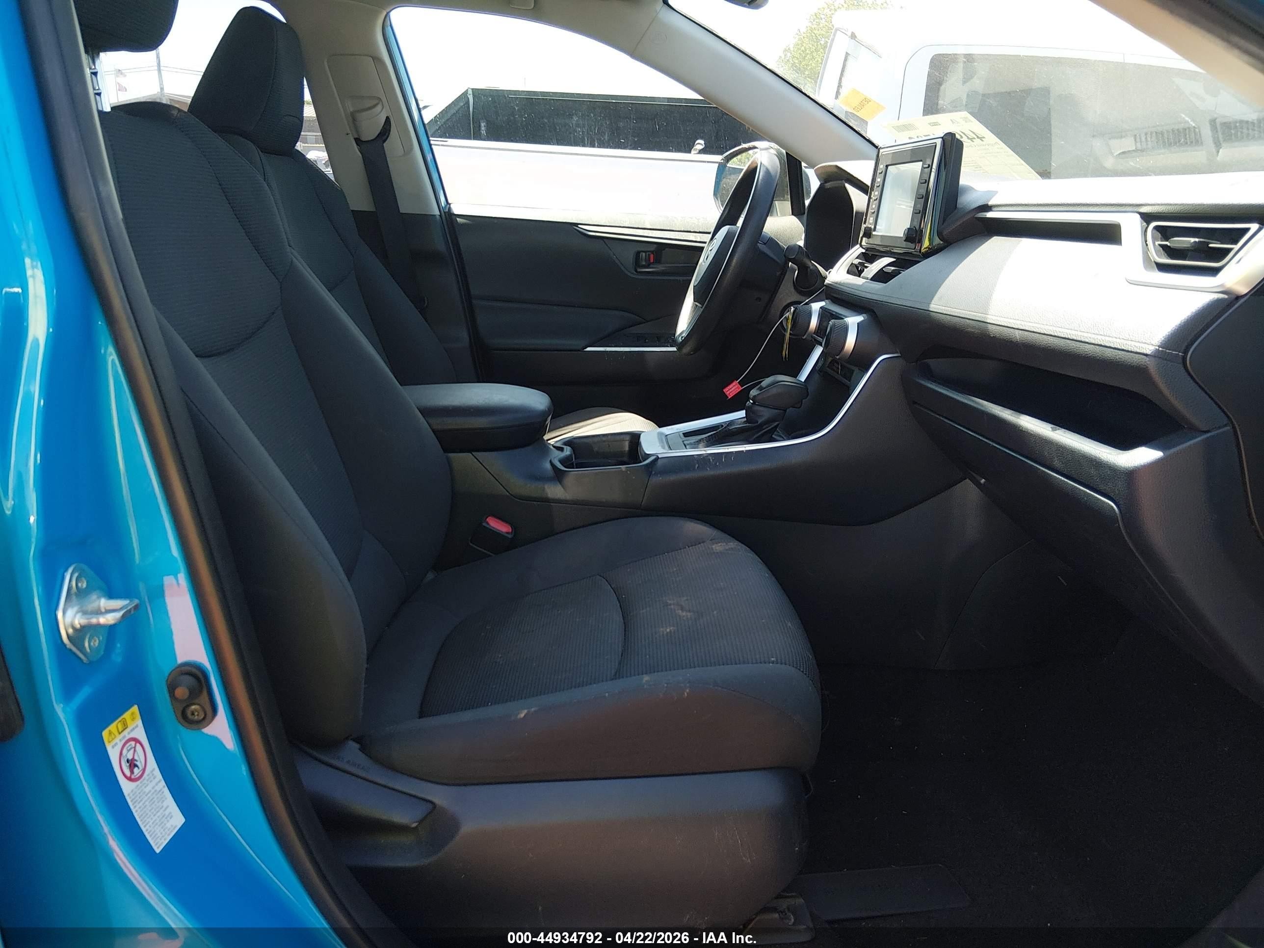 2019 Toyota Rav4 Le Синий vin: JTMH1RFV0KJ006739