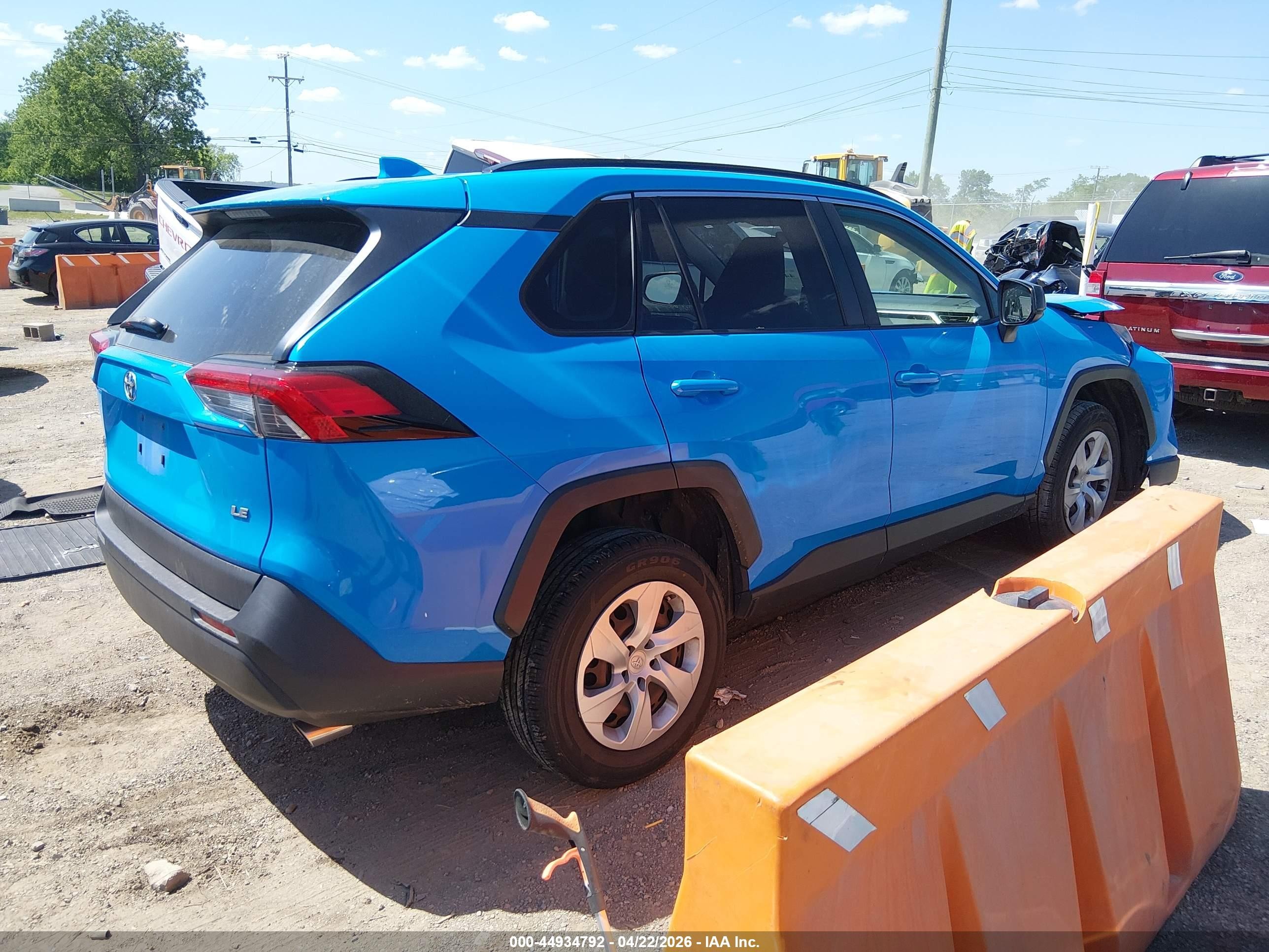 2019 Toyota Rav4 Le Синий vin: JTMH1RFV0KJ006739
