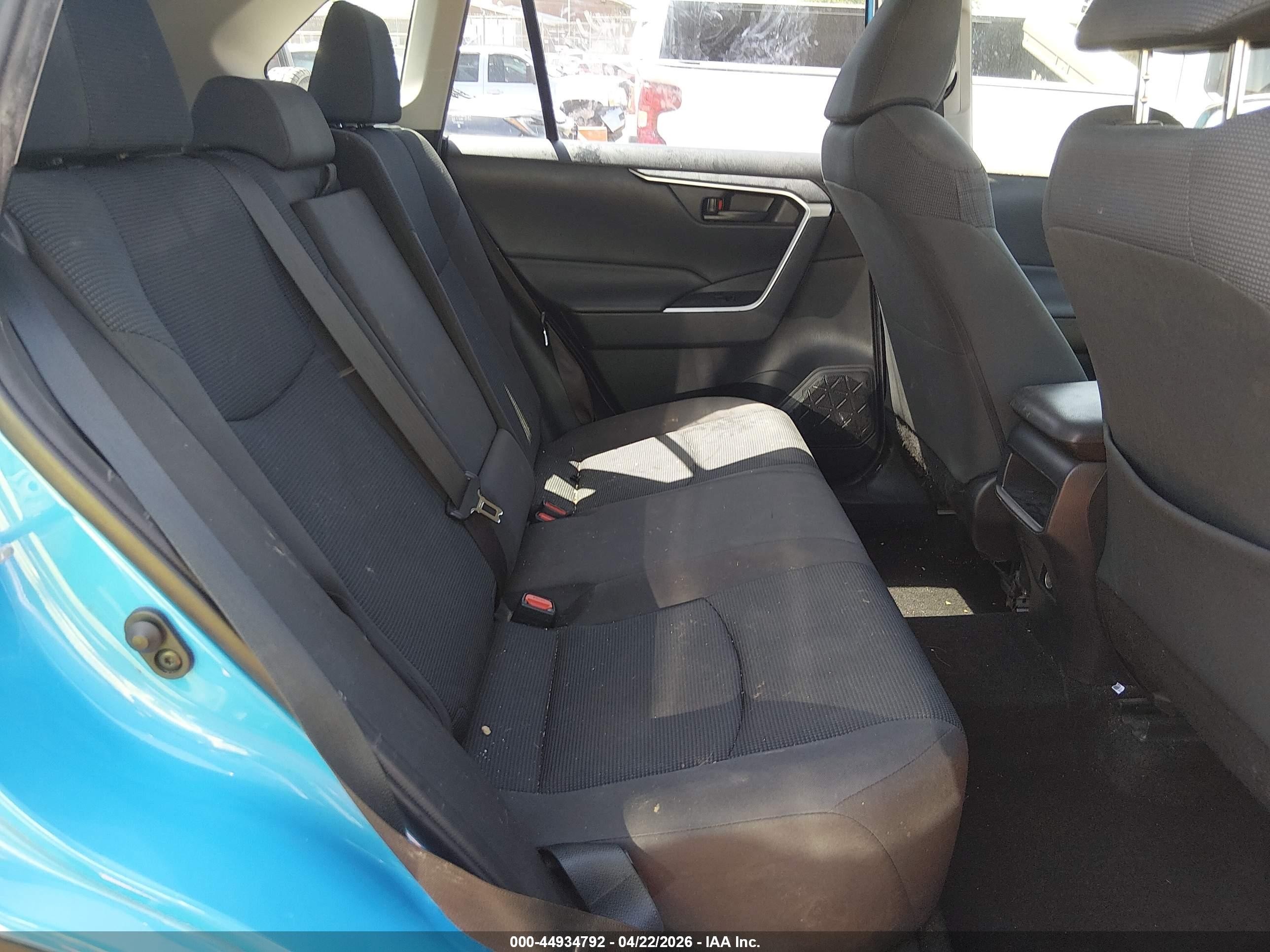 2019 Toyota Rav4 Le Синий vin: JTMH1RFV0KJ006739