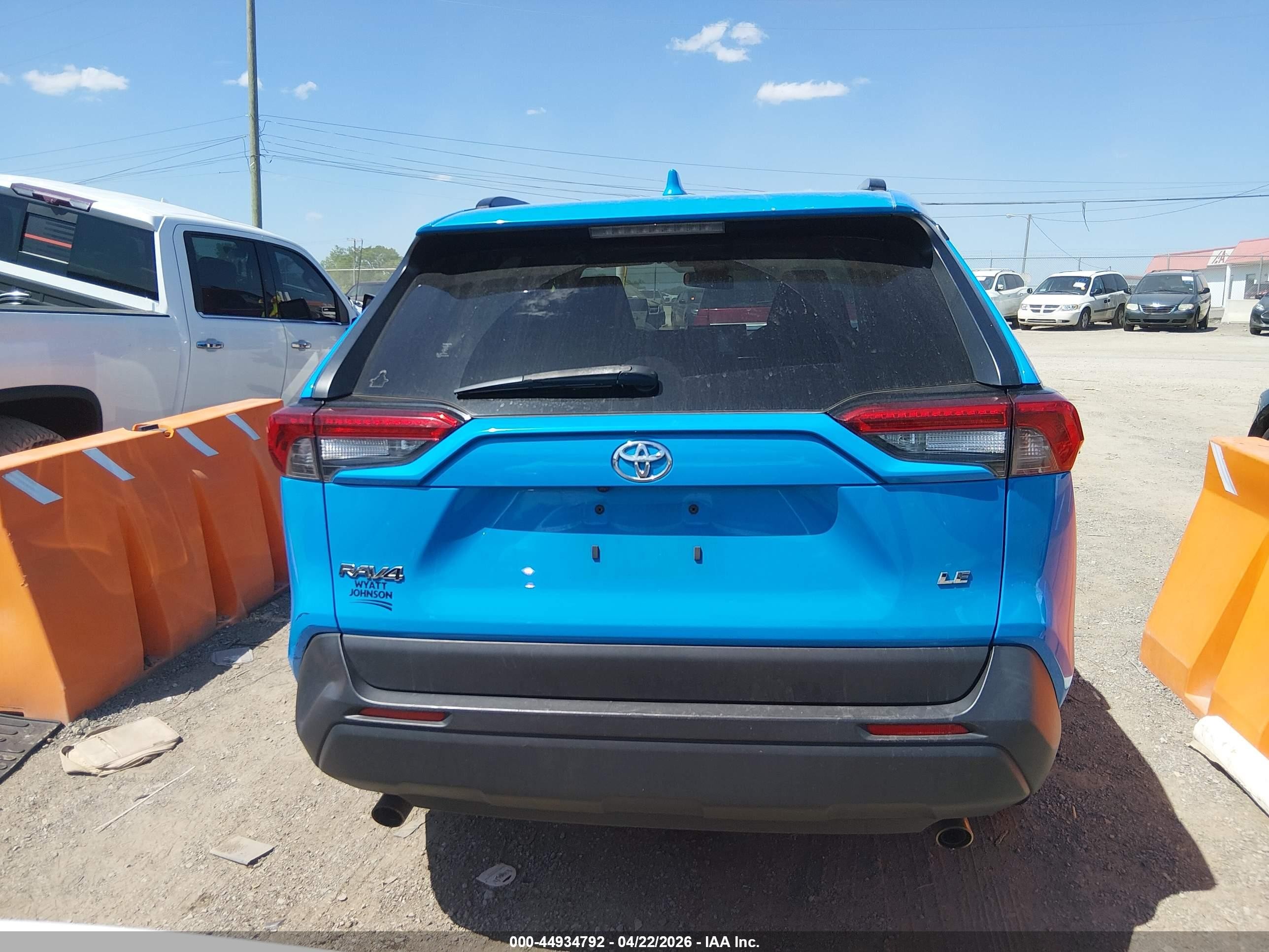 2019 Toyota Rav4 Le Синий vin: JTMH1RFV0KJ006739