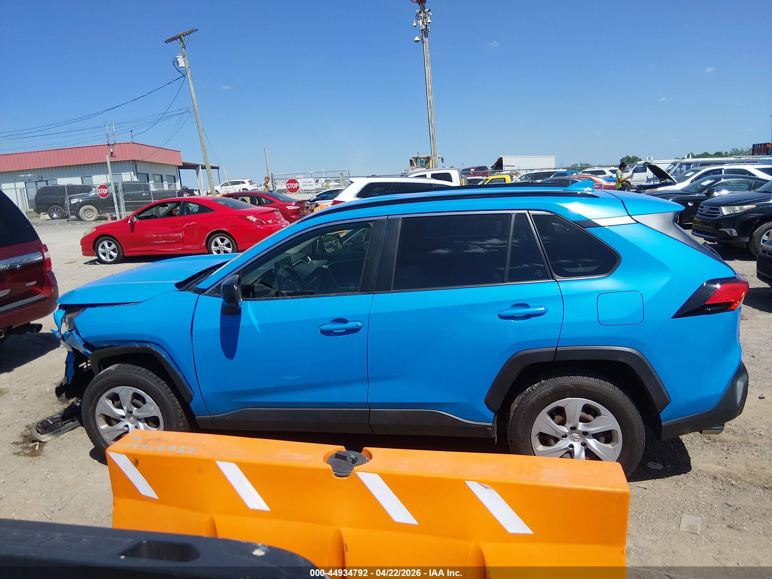 2019 Toyota Rav4 Le Синий vin: JTMH1RFV0KJ006739