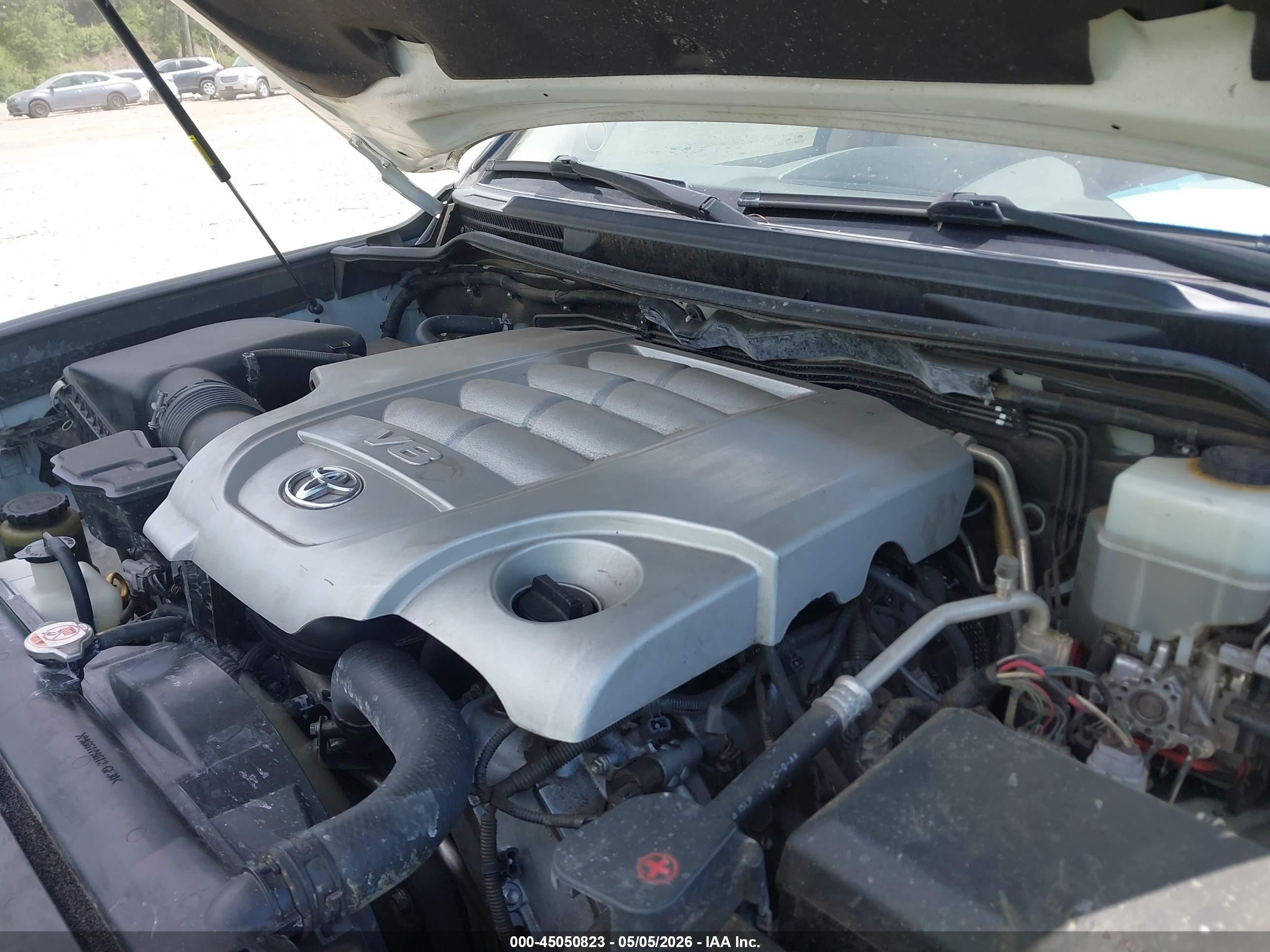 2013 Toyota Land Cruiser V8 White vin: JTMHY7AJ2D4020017