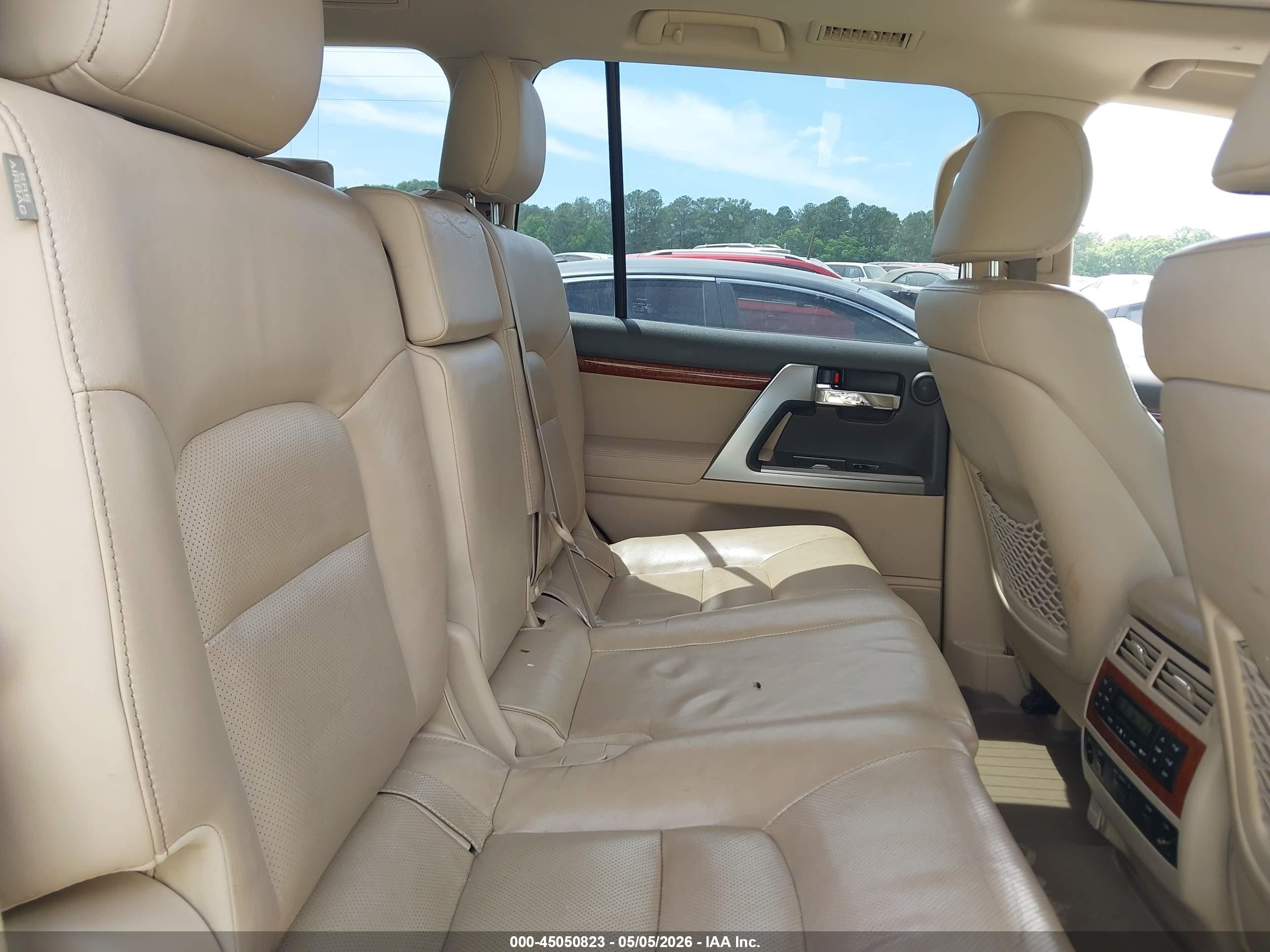 2013 Toyota Land Cruiser V8 White vin: JTMHY7AJ2D4020017