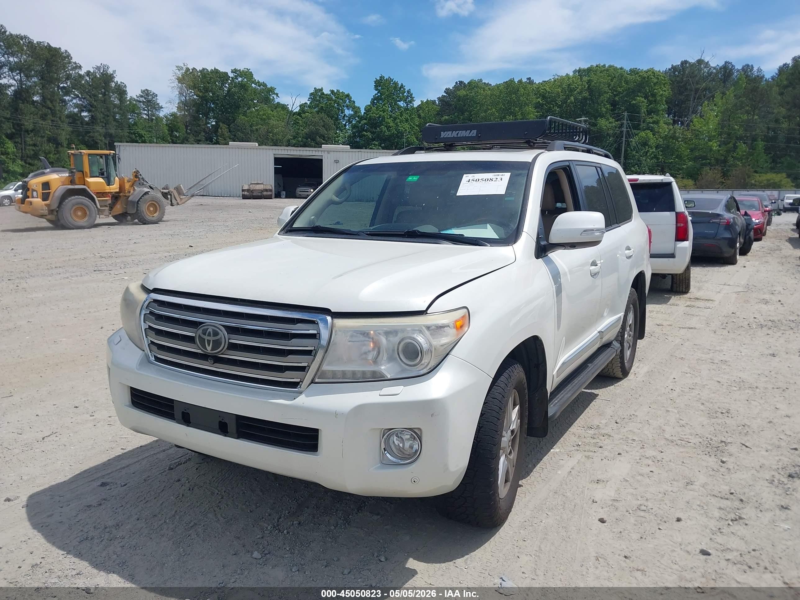 2013 Toyota Land Cruiser V8 White vin: JTMHY7AJ2D4020017