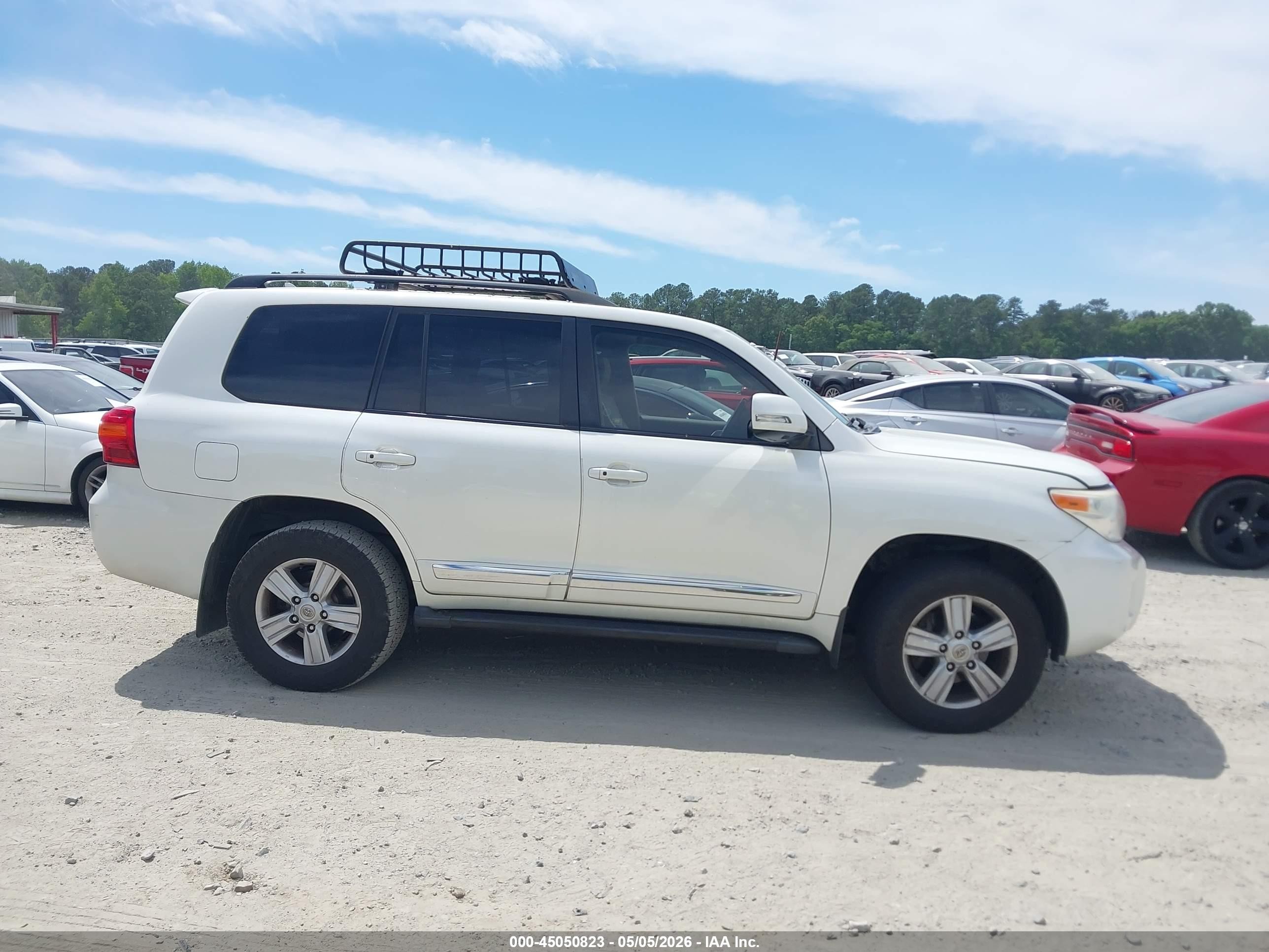 2013 Toyota Land Cruiser V8 White vin: JTMHY7AJ2D4020017