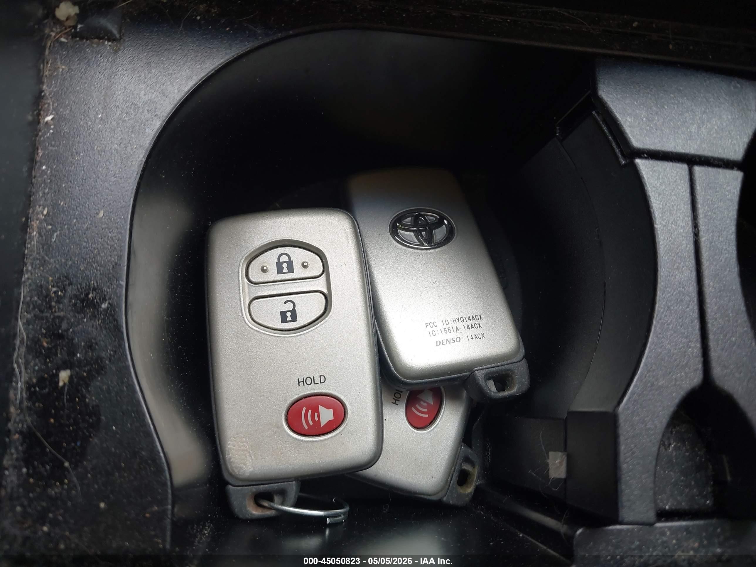 2013 Toyota Land Cruiser V8 White vin: JTMHY7AJ2D4020017