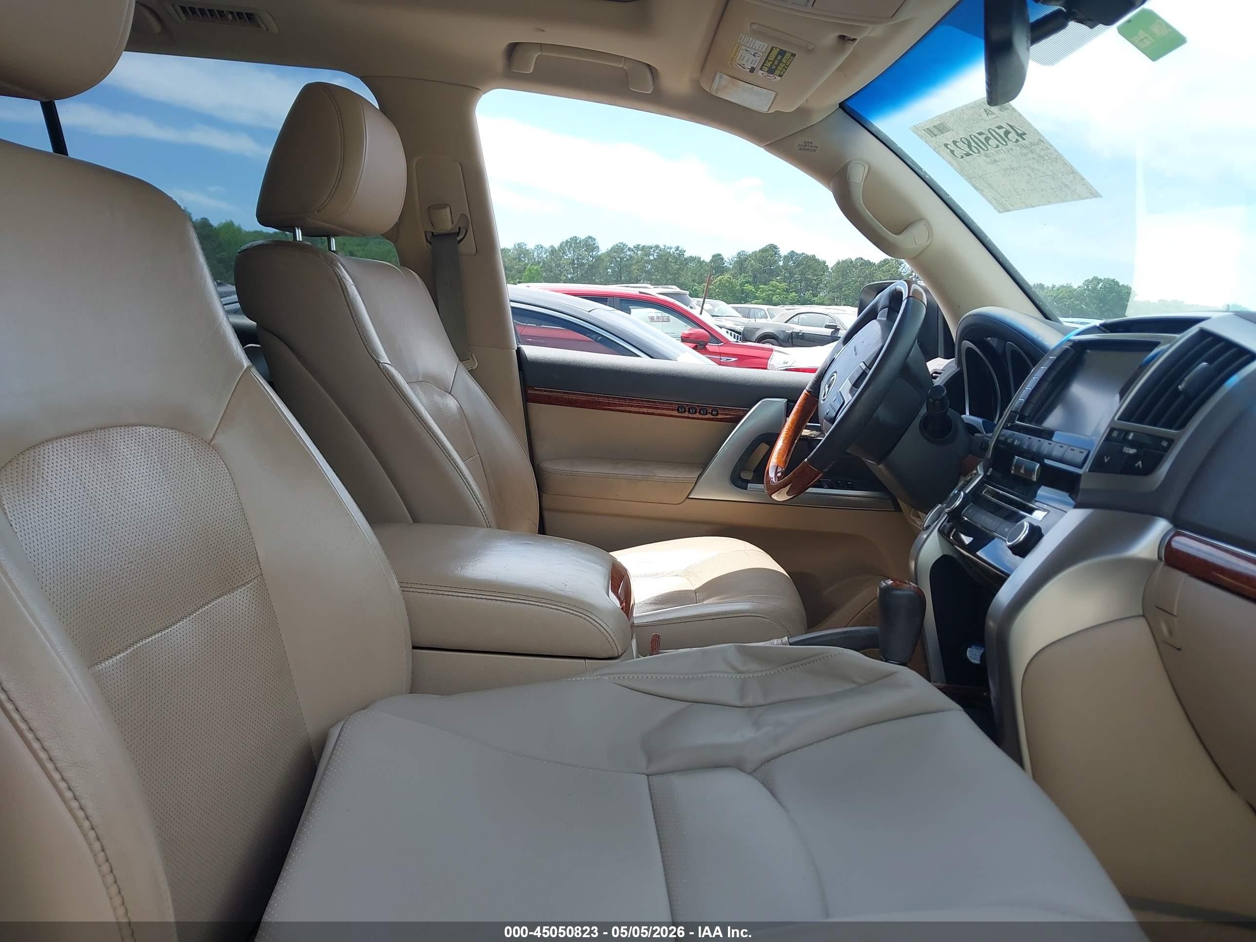 2013 Toyota Land Cruiser V8 White vin: JTMHY7AJ2D4020017