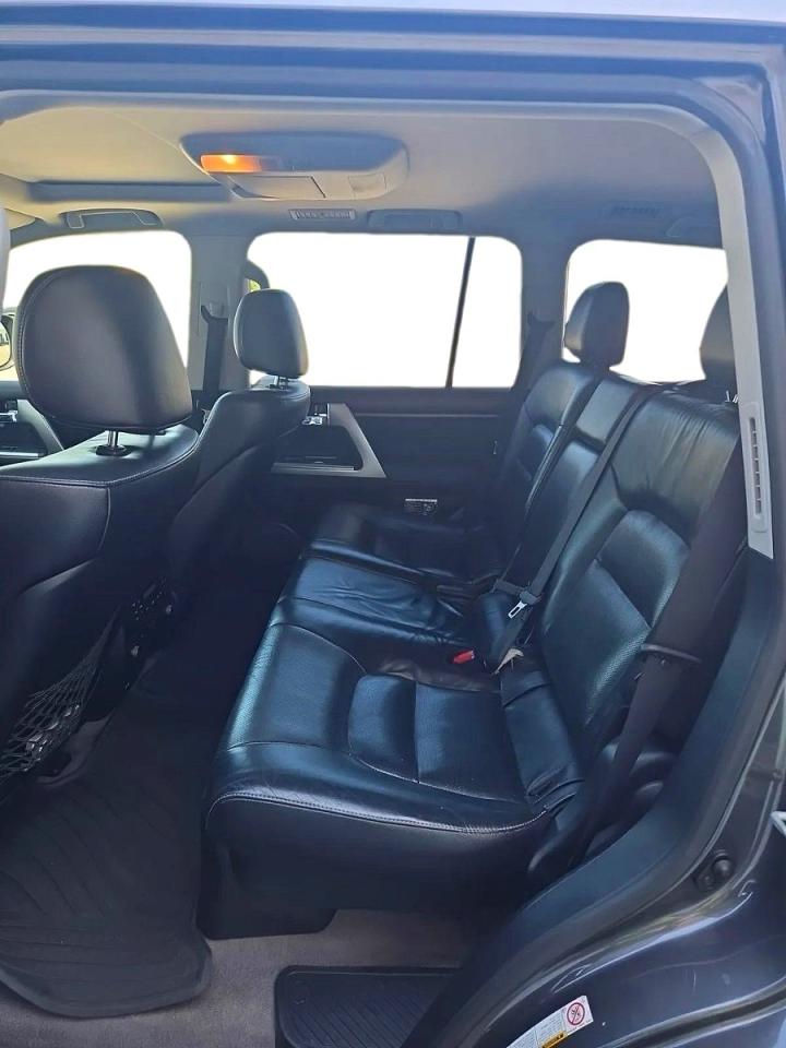 2014 Toyota Land Cruiser Base Gray vin: JTMHY7AJ2E4021850