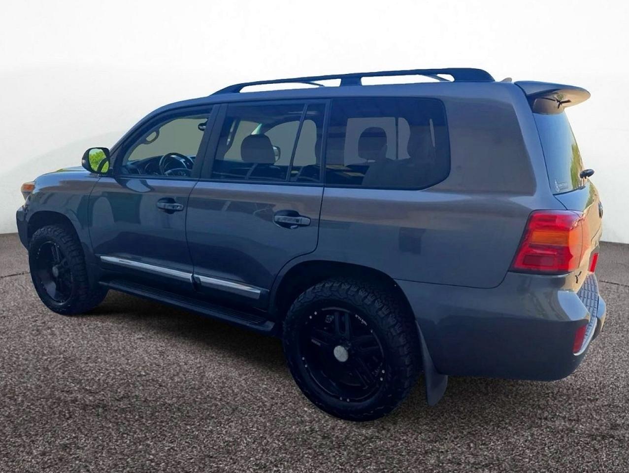 2014 Toyota Land Cruiser Base Gray vin: JTMHY7AJ2E4021850