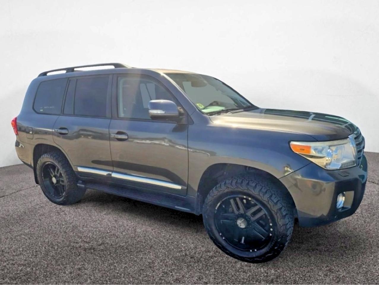 2014 Toyota Land Cruiser Base Gray vin: JTMHY7AJ2E4021850