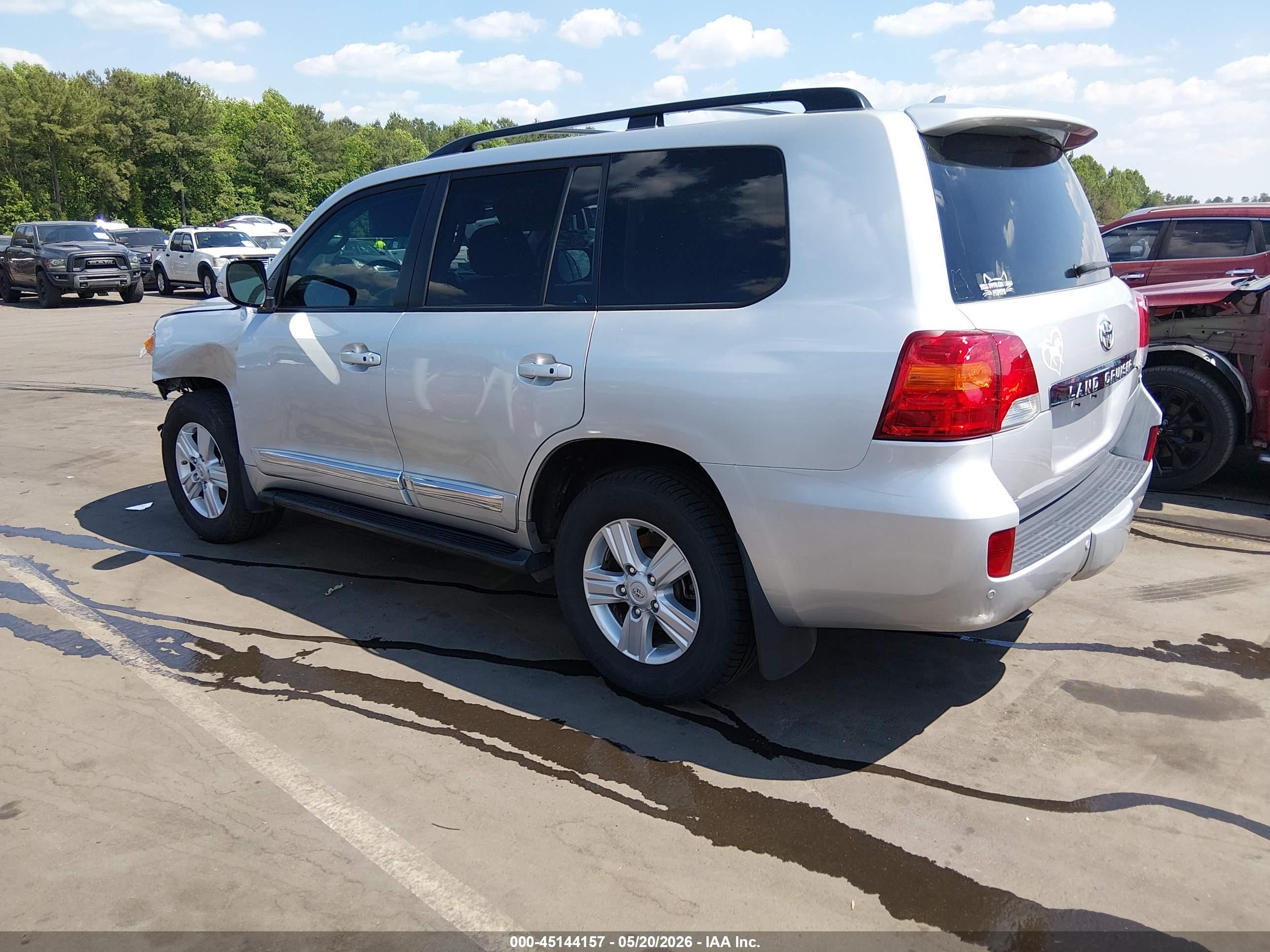 2015 Toyota Land Cruiser V8 Silver vin: JTMHY7AJ2F4035703