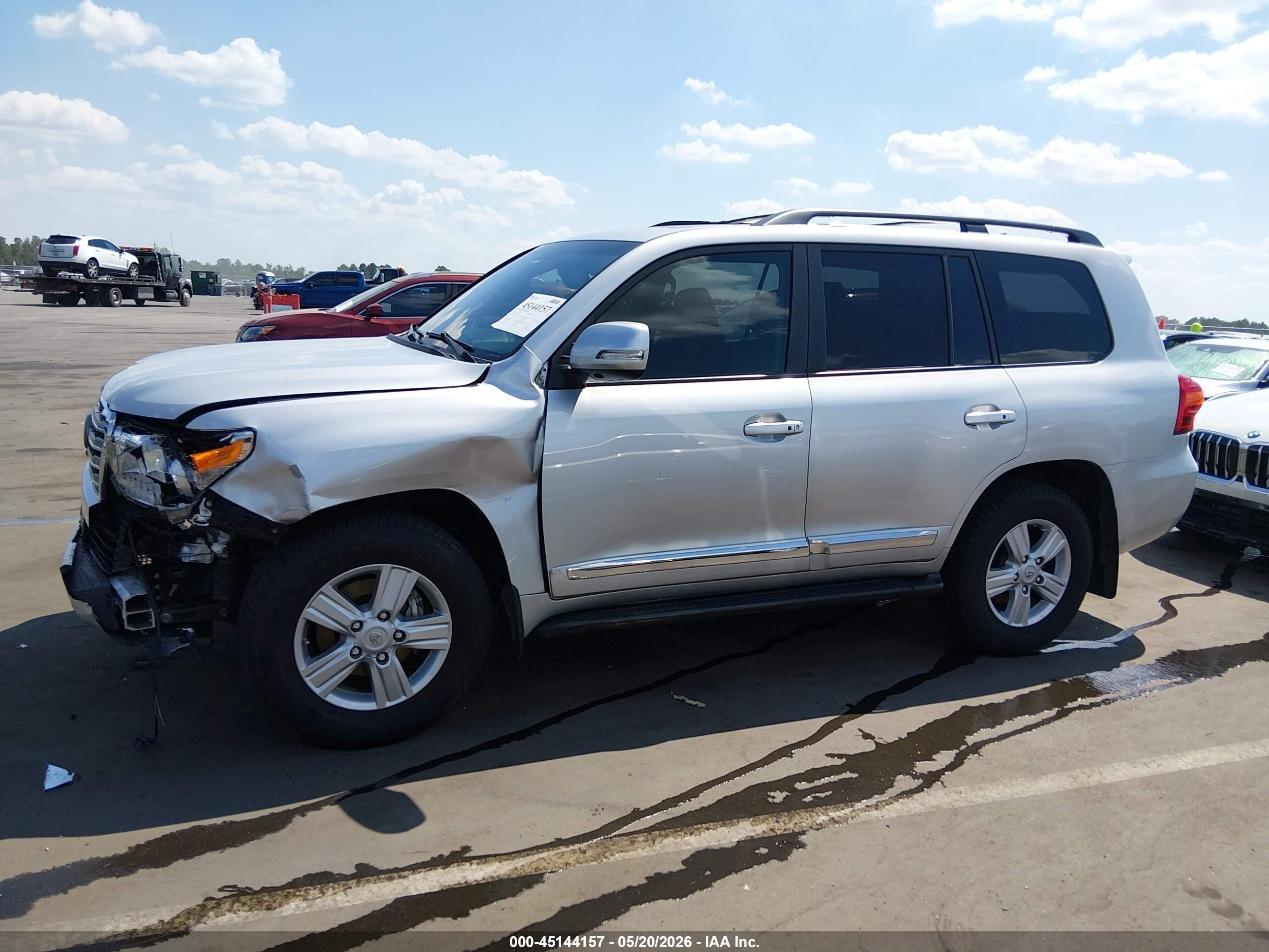 2015 Toyota Land Cruiser V8 Silver vin: JTMHY7AJ2F4035703