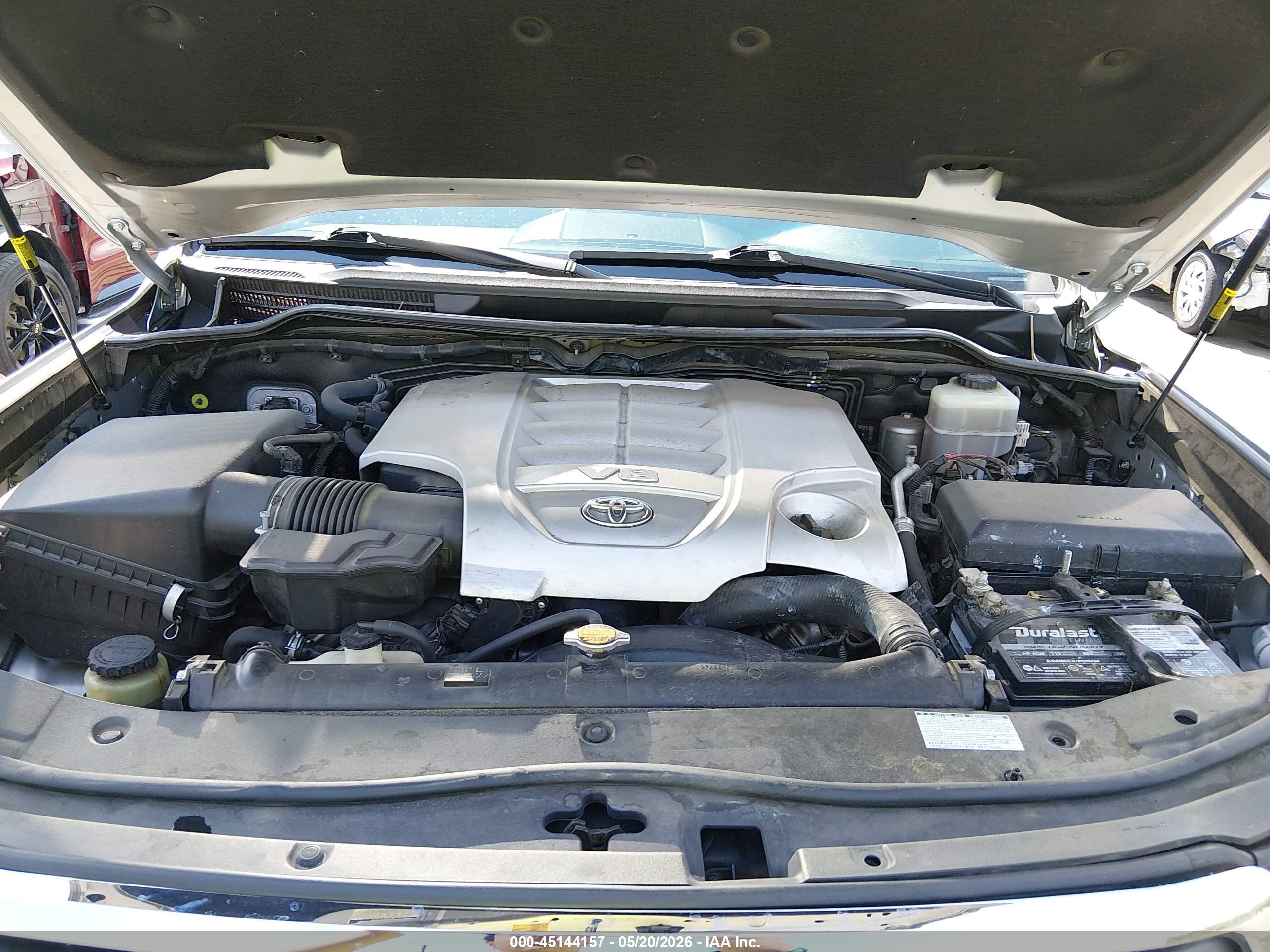 2015 Toyota Land Cruiser V8 Silver vin: JTMHY7AJ2F4035703