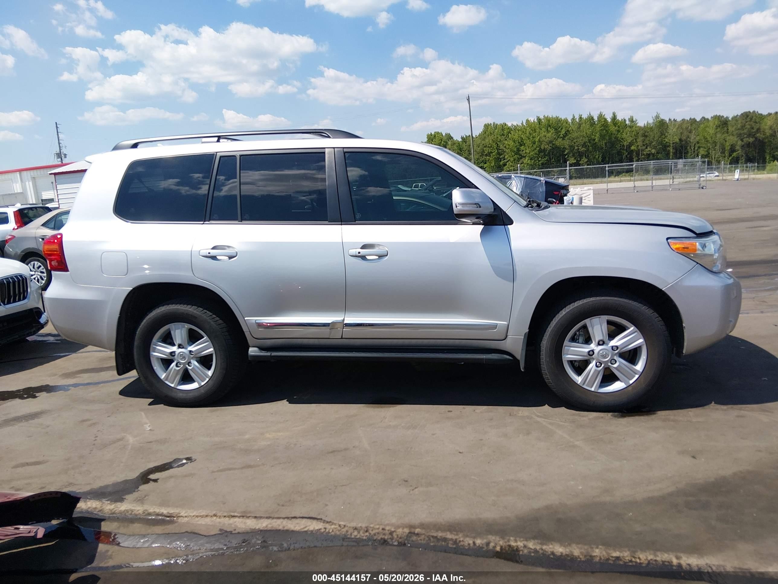 2015 Toyota Land Cruiser V8 Silver vin: JTMHY7AJ2F4035703