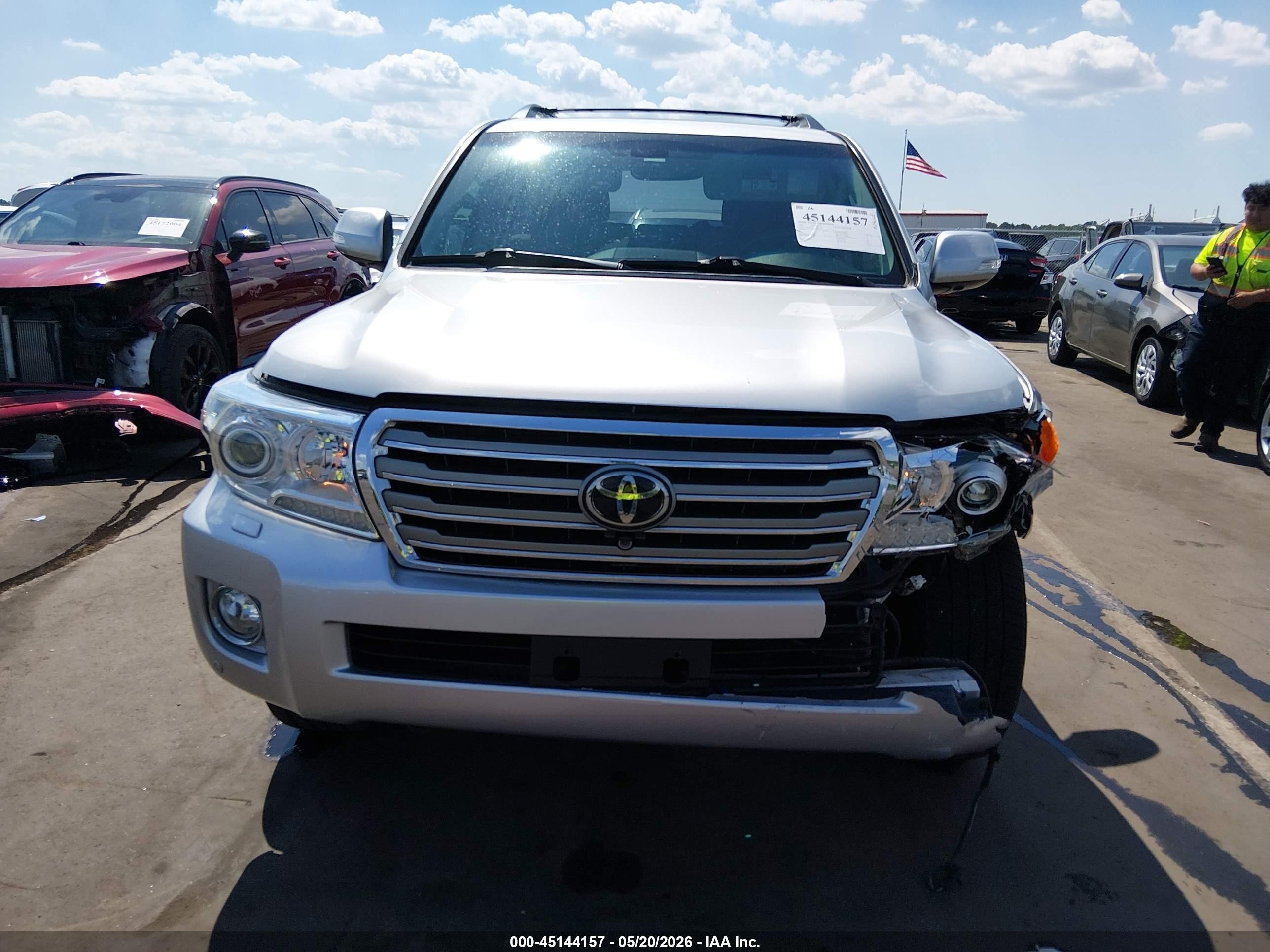 2015 Toyota Land Cruiser V8 Silver vin: JTMHY7AJ2F4035703