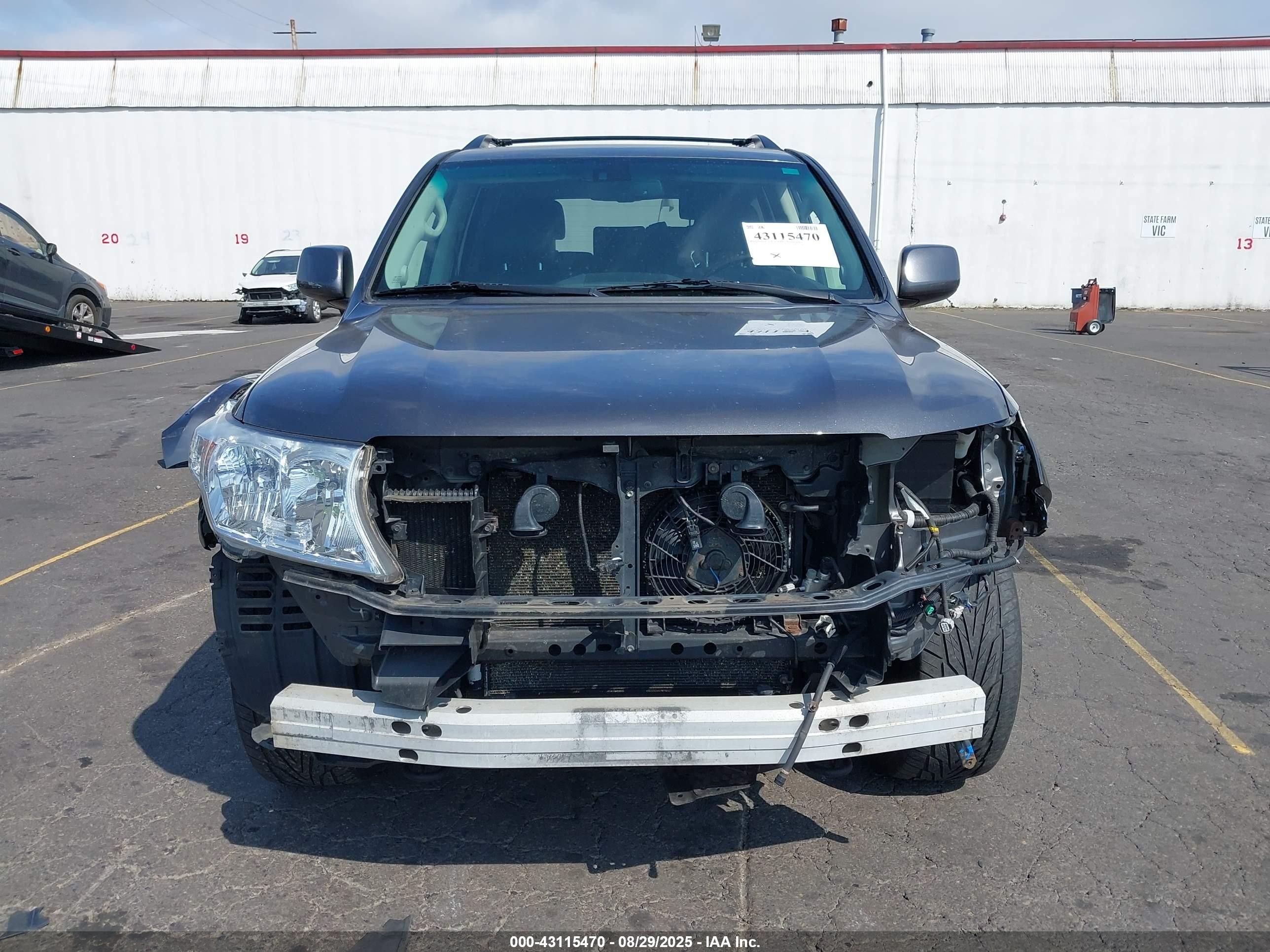 2011 Toyota Land Cruiser V8 Gray vin: JTMHY7AJ3B5012418