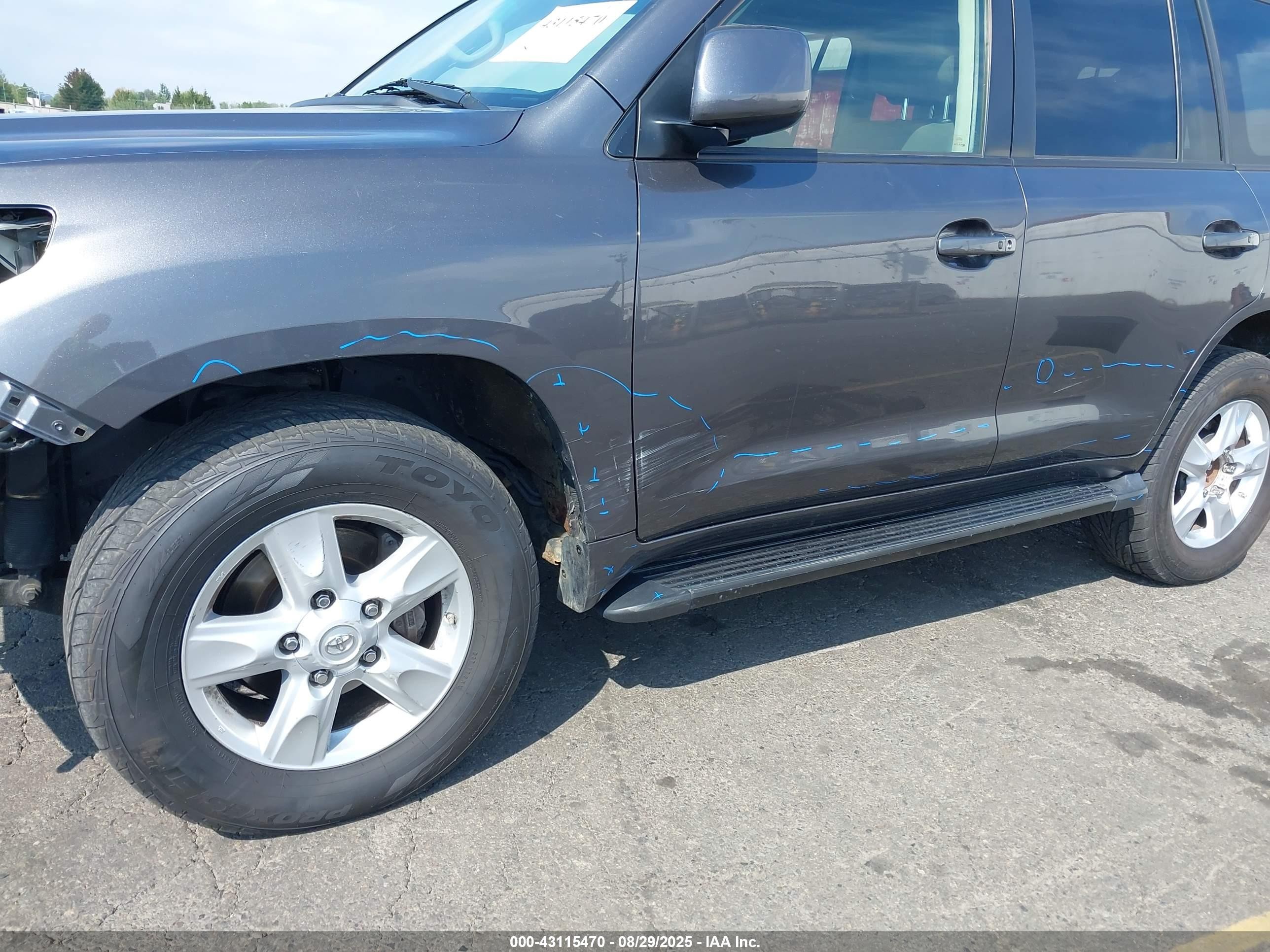 2011 Toyota Land Cruiser V8 Gray vin: JTMHY7AJ3B5012418