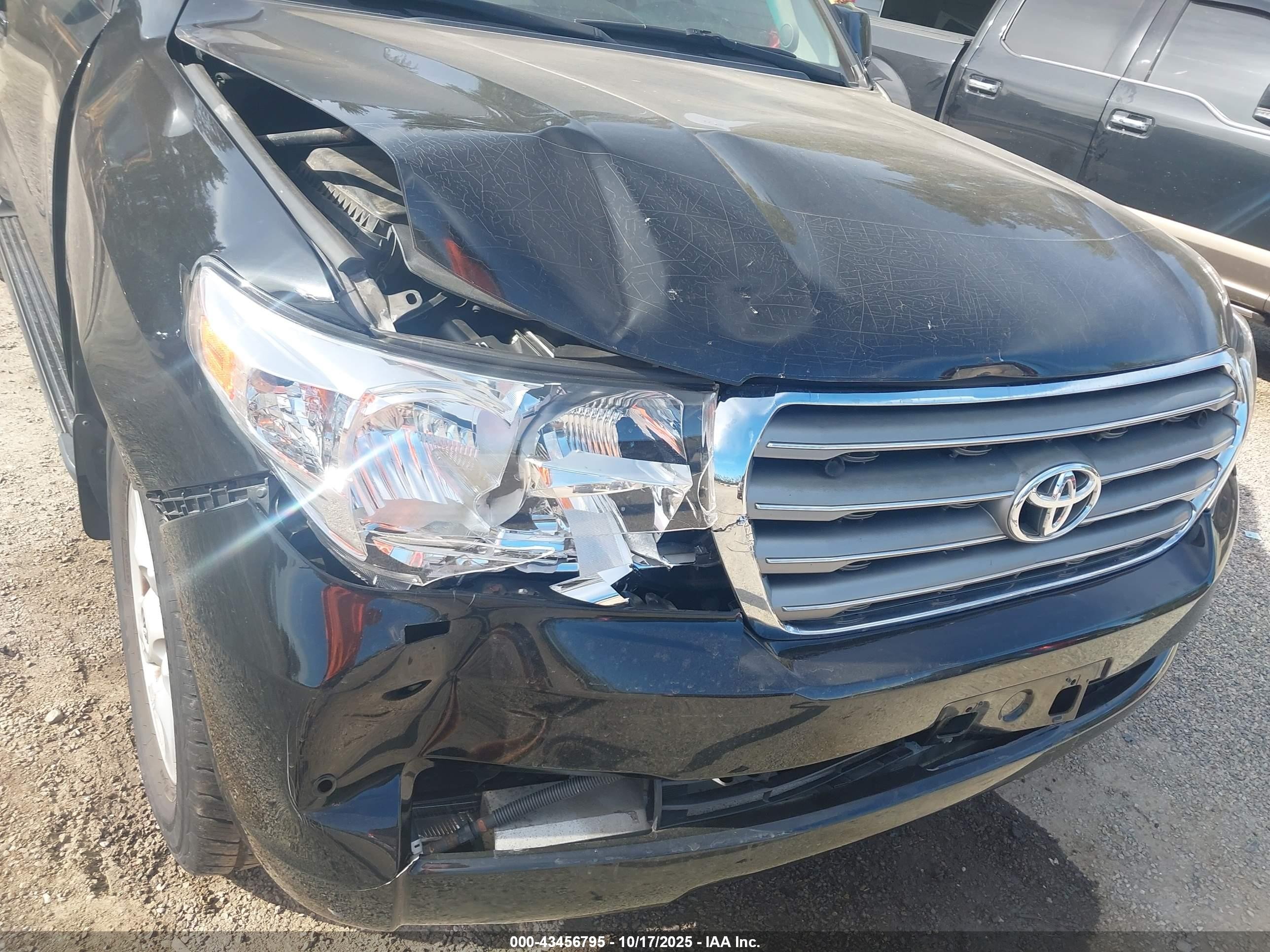 2011 Toyota Land Cruiser V8 Black vin: JTMHY7AJ3B5012838