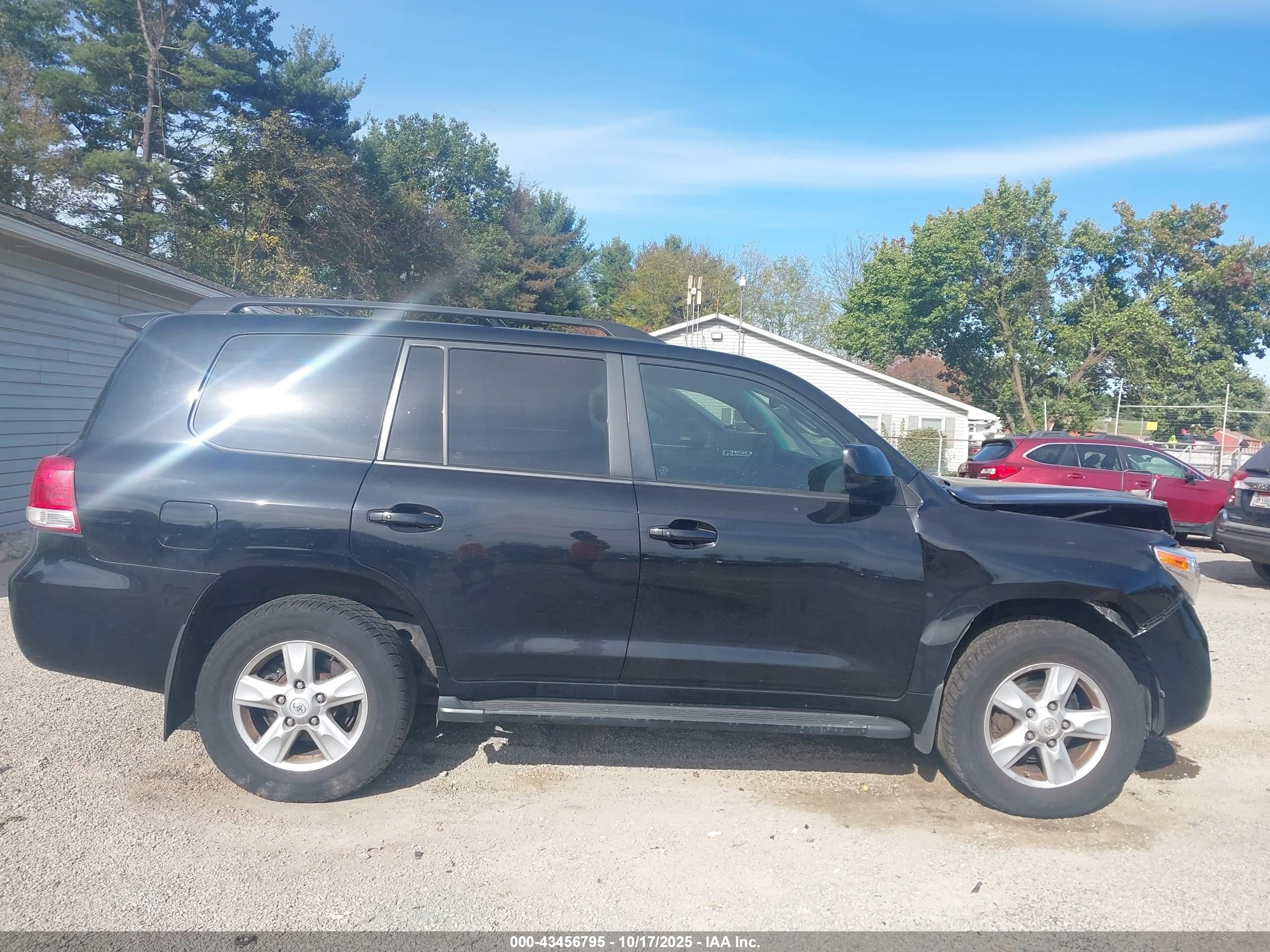 2011 Toyota Land Cruiser V8 Black vin: JTMHY7AJ3B5012838
