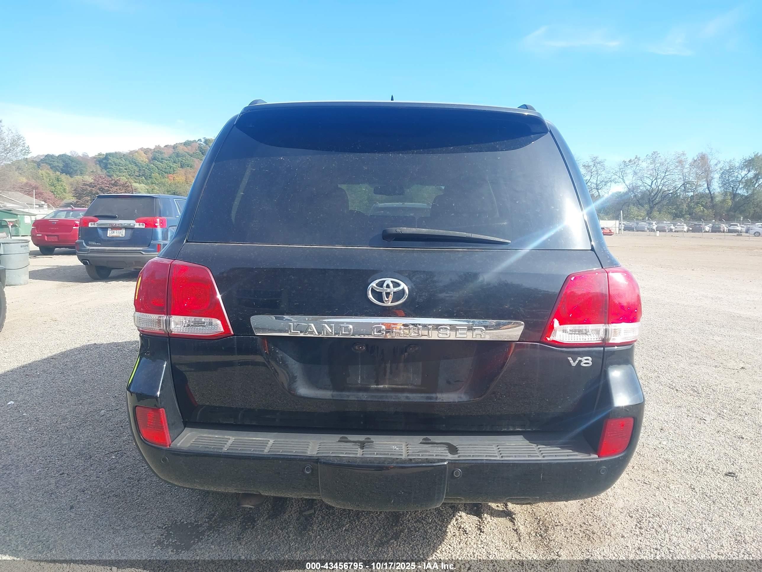 2011 Toyota Land Cruiser V8 Black vin: JTMHY7AJ3B5012838