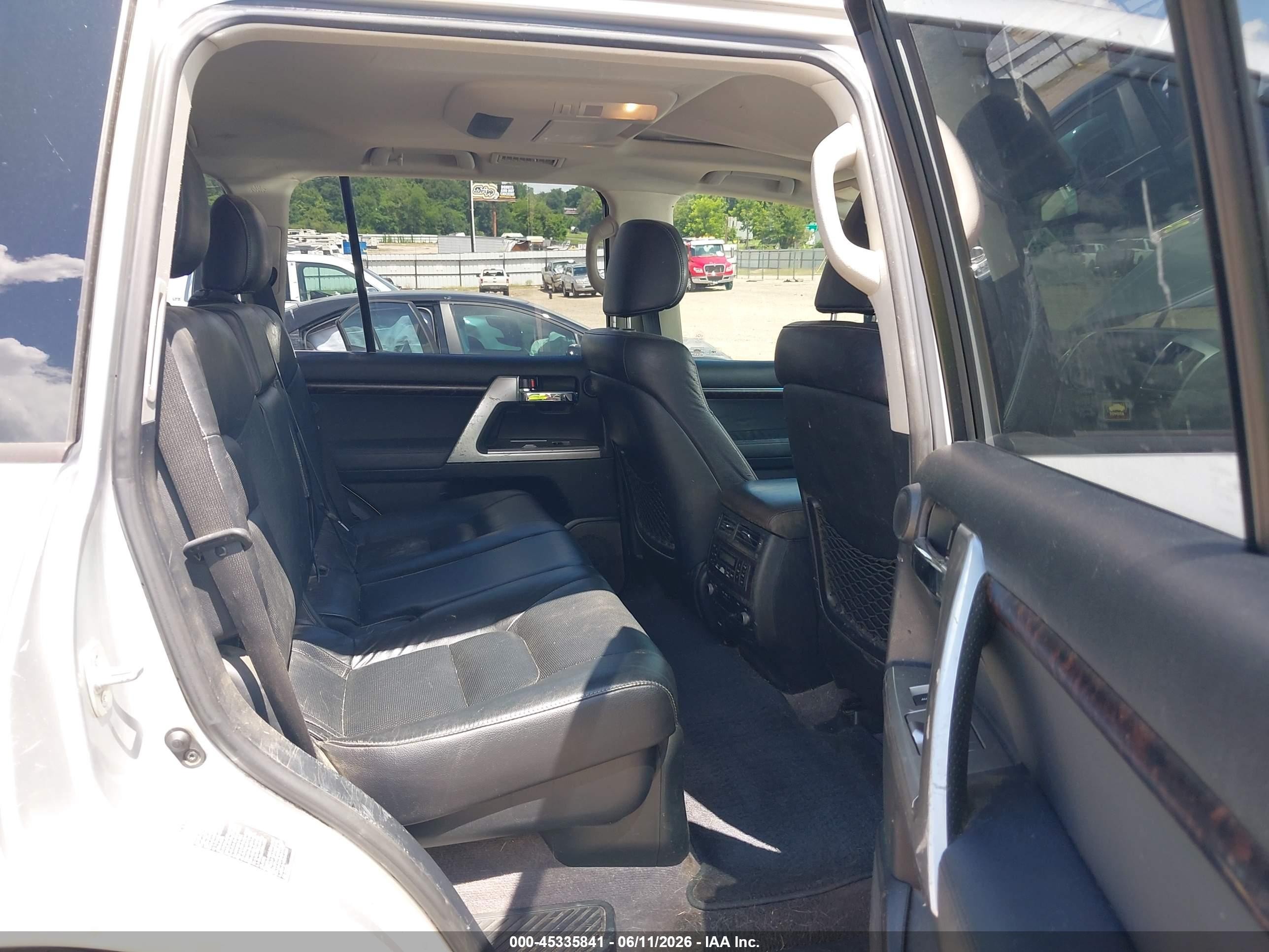 2013 Toyota Land Cruiser V8 Серебряный vin: JTMHY7AJ3D4021113