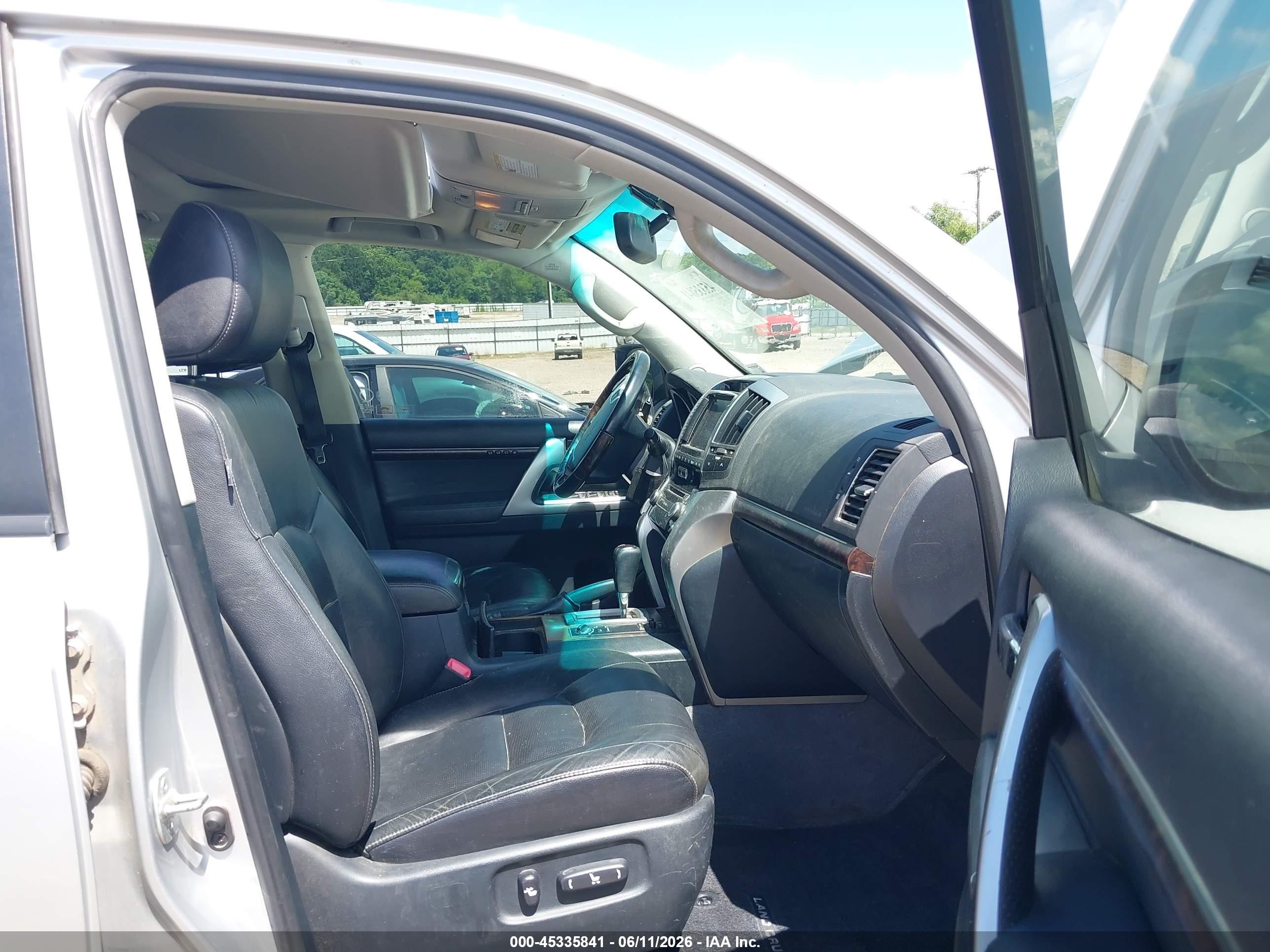2013 Toyota Land Cruiser V8 Серебряный vin: JTMHY7AJ3D4021113