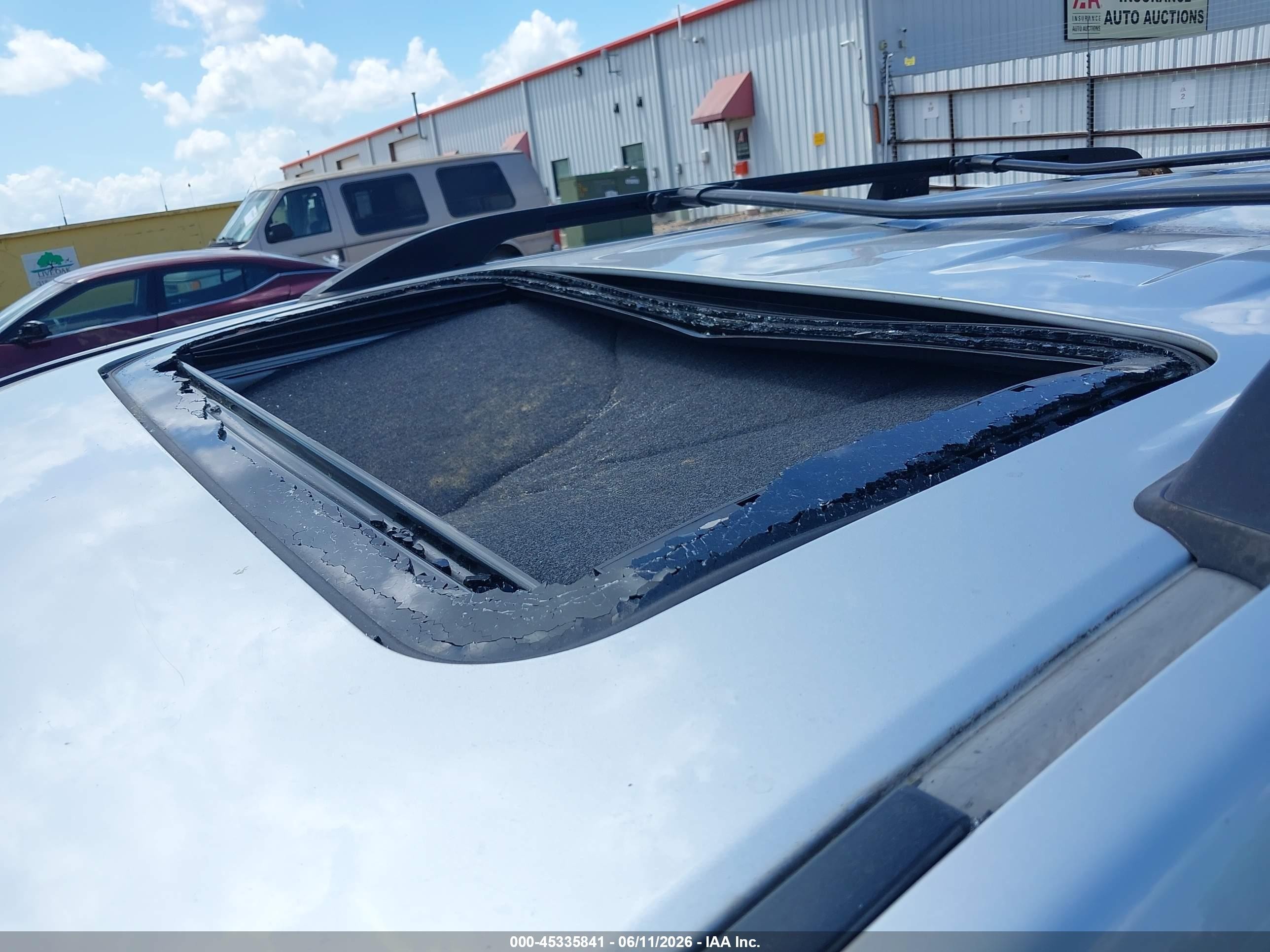 2013 Toyota Land Cruiser V8 Серебряный vin: JTMHY7AJ3D4021113