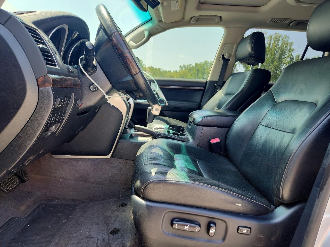 2015 Toyota Land Cruiser Base Silver vin: JTMHY7AJ3F4028632