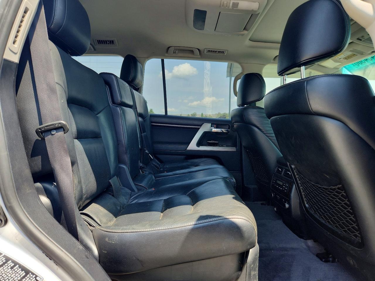 2015 Toyota Land Cruiser Base Silver vin: JTMHY7AJ3F4028632