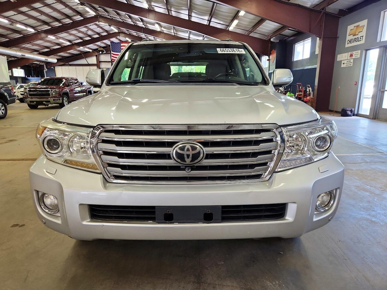 2015 Toyota Land Cruiser Base Серебряный vin: JTMHY7AJ4F4034763