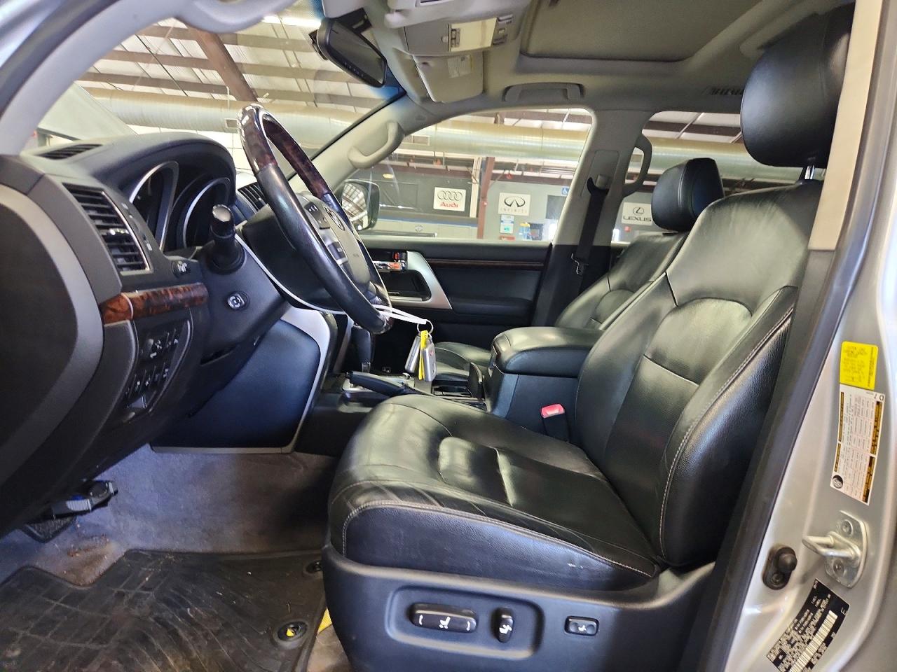 2015 Toyota Land Cruiser Base Серебряный vin: JTMHY7AJ4F4034763